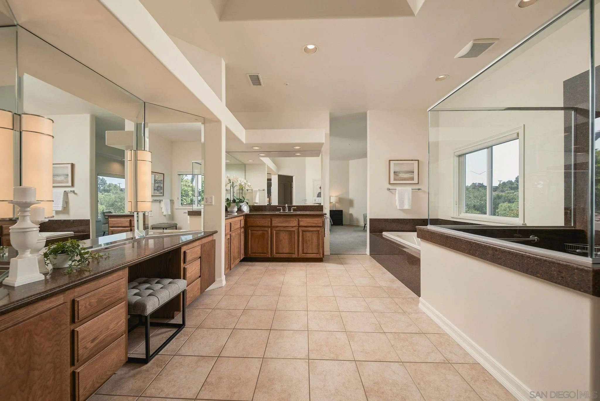 https://cdn.realtyfeed.com/cdn/127/260021664/374eed25d1c187a6ee8ae52ce0e7d3f5.webp