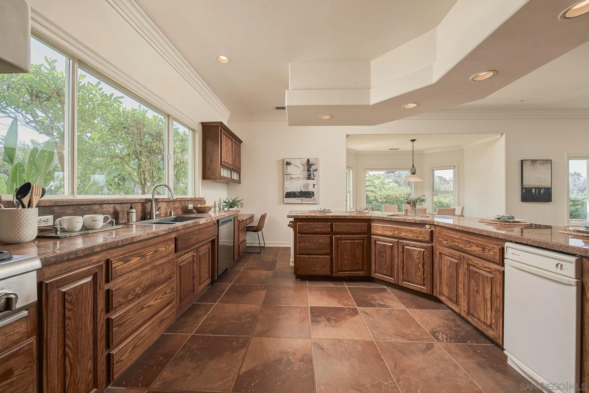 https://cdn.realtyfeed.com/cdn/127/260021664/4db36caab2b34cbc6b903f7716caf637.webp