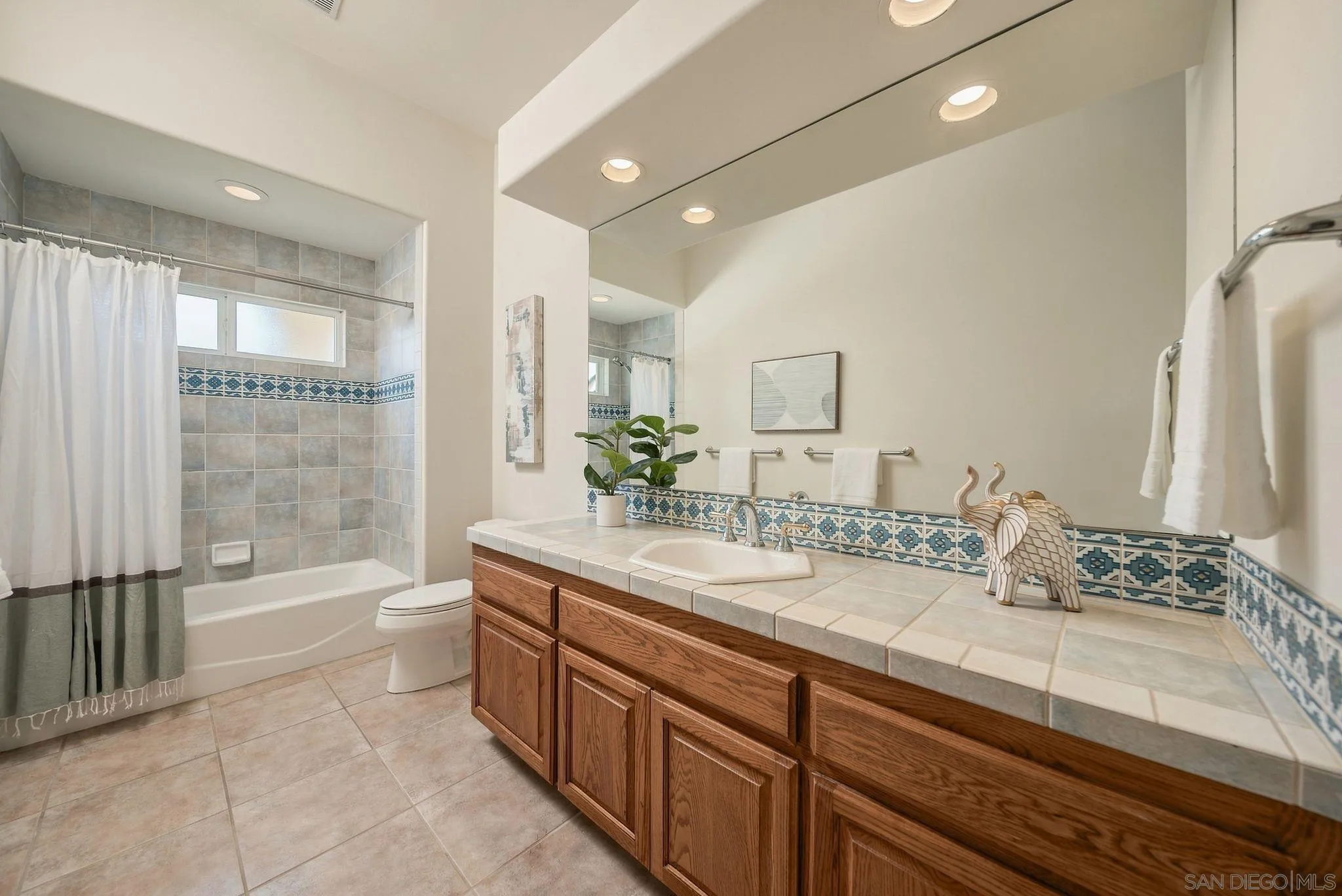 https://cdn.realtyfeed.com/cdn/127/260021664/744810cc488d412a234625ff1ac5733e.webp