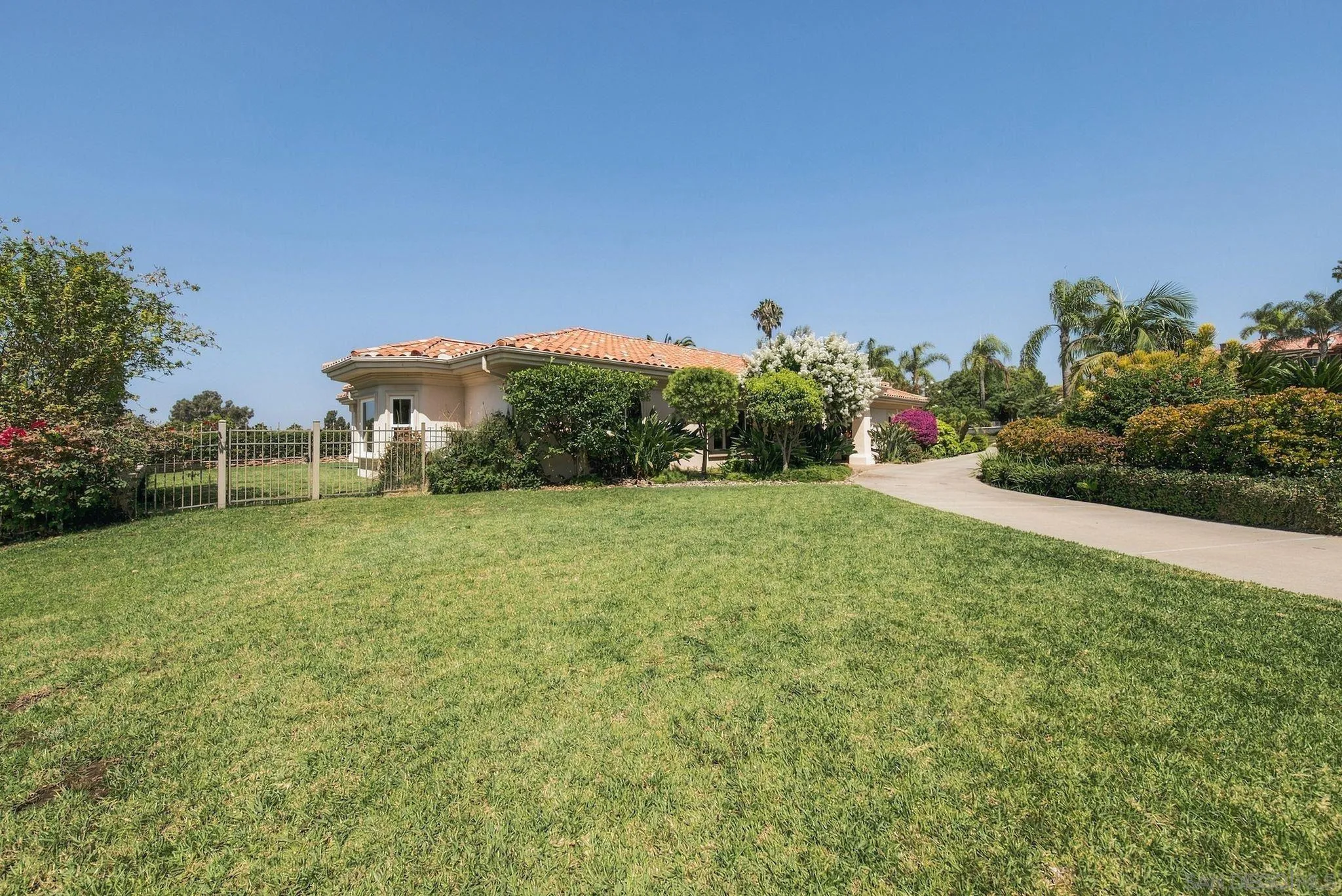 https://cdn.realtyfeed.com/cdn/127/260021664/895bb37f2c87eeb73ecb4fe07d52dccf.webp