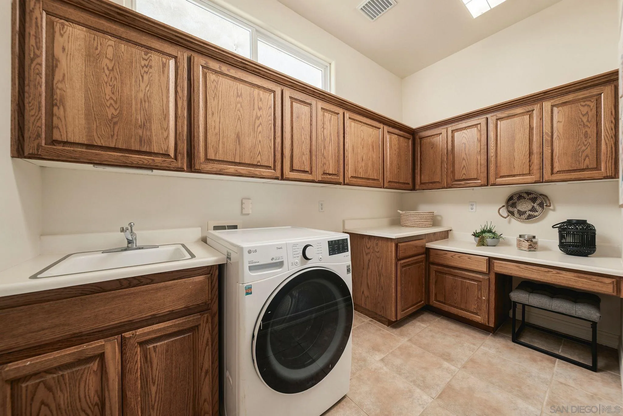 https://cdn.realtyfeed.com/cdn/127/260021664/e78b88eeadbe057a4f415be672227af1.webp