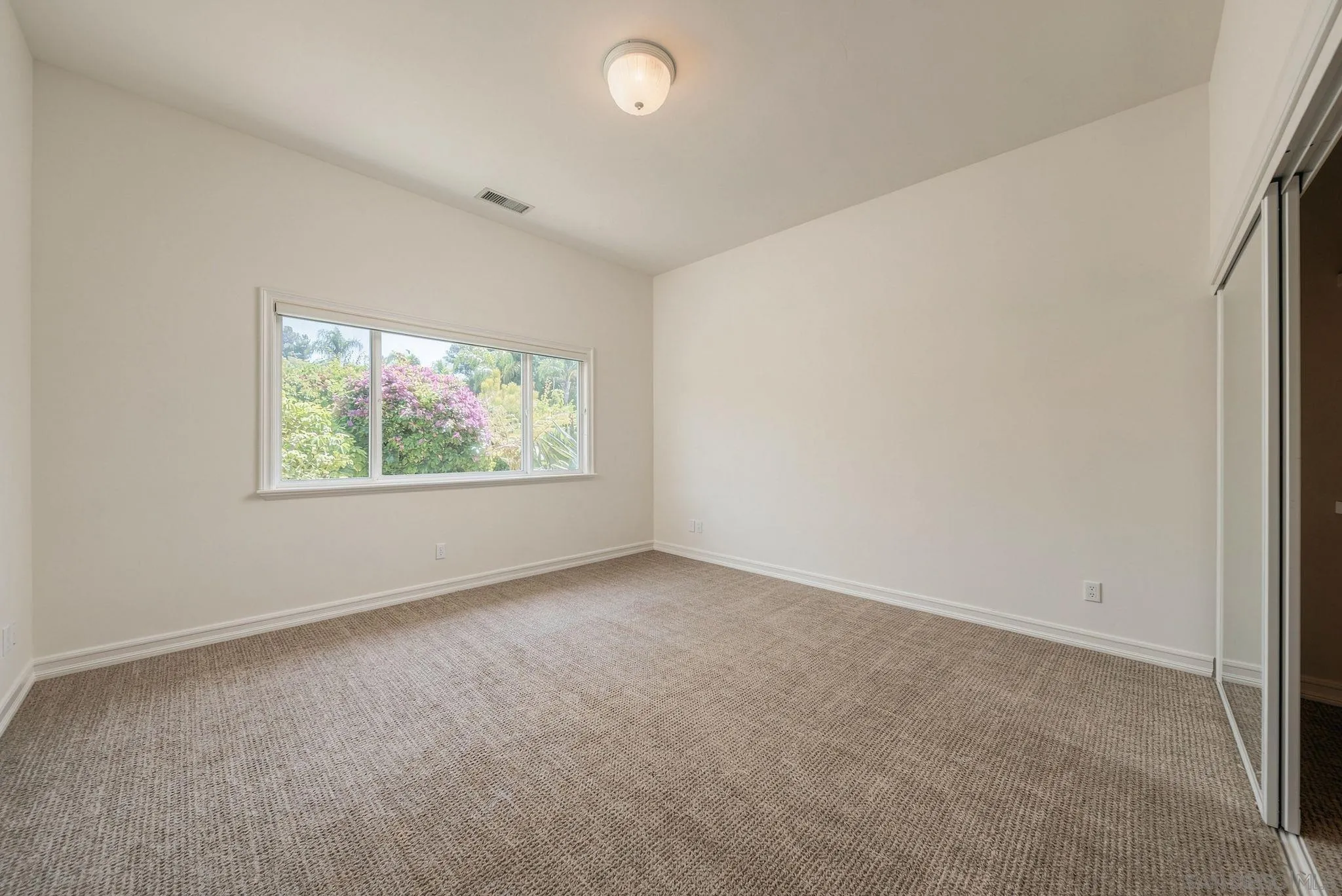 https://cdn.realtyfeed.com/cdn/127/260021664/f65233b8fb0e8870dd6c08f89e245bf5.webp