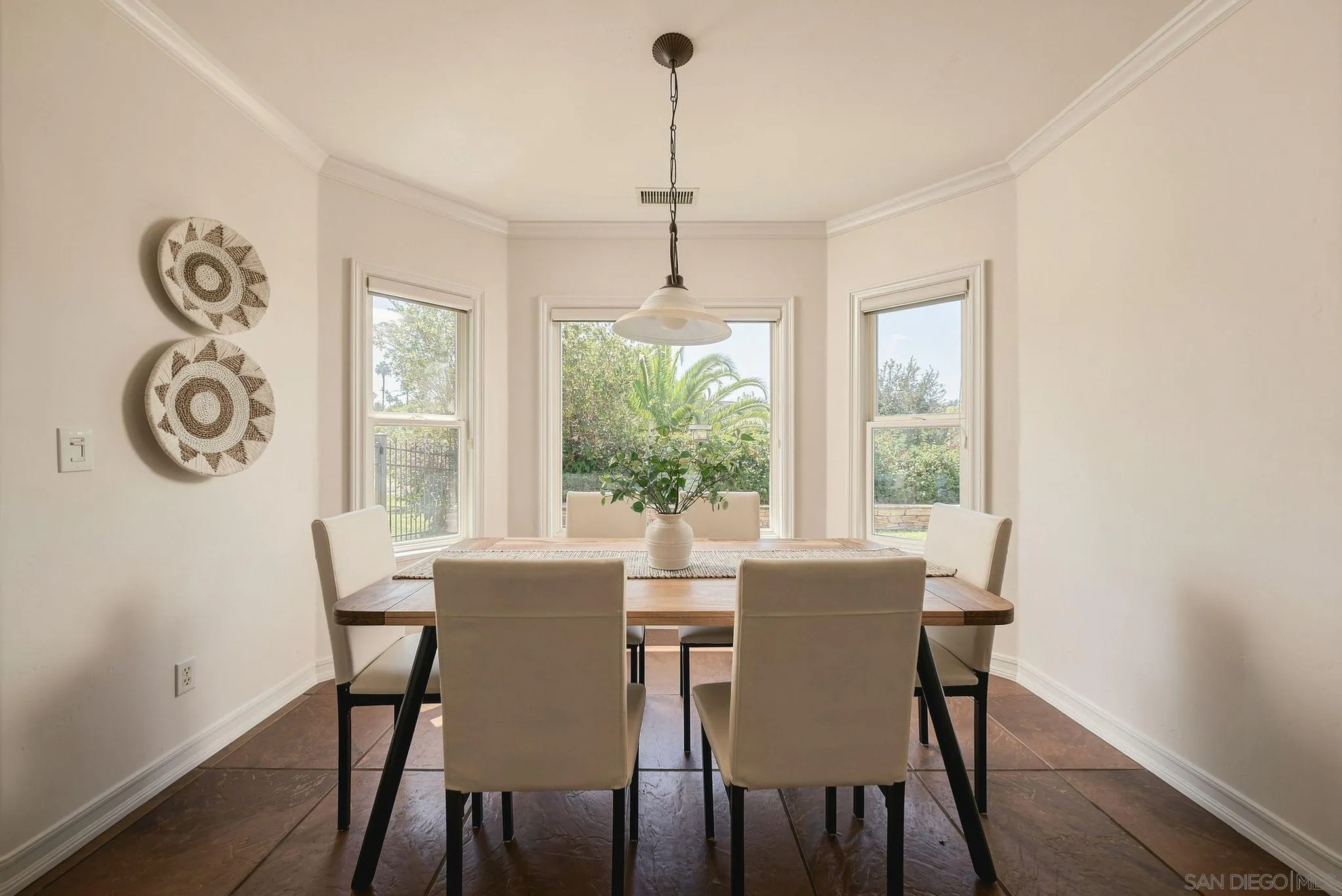 https://cdn.realtyfeed.com/cdn/127/260021664/f92ffe0bc8c632ec50b4854ead233800.webp