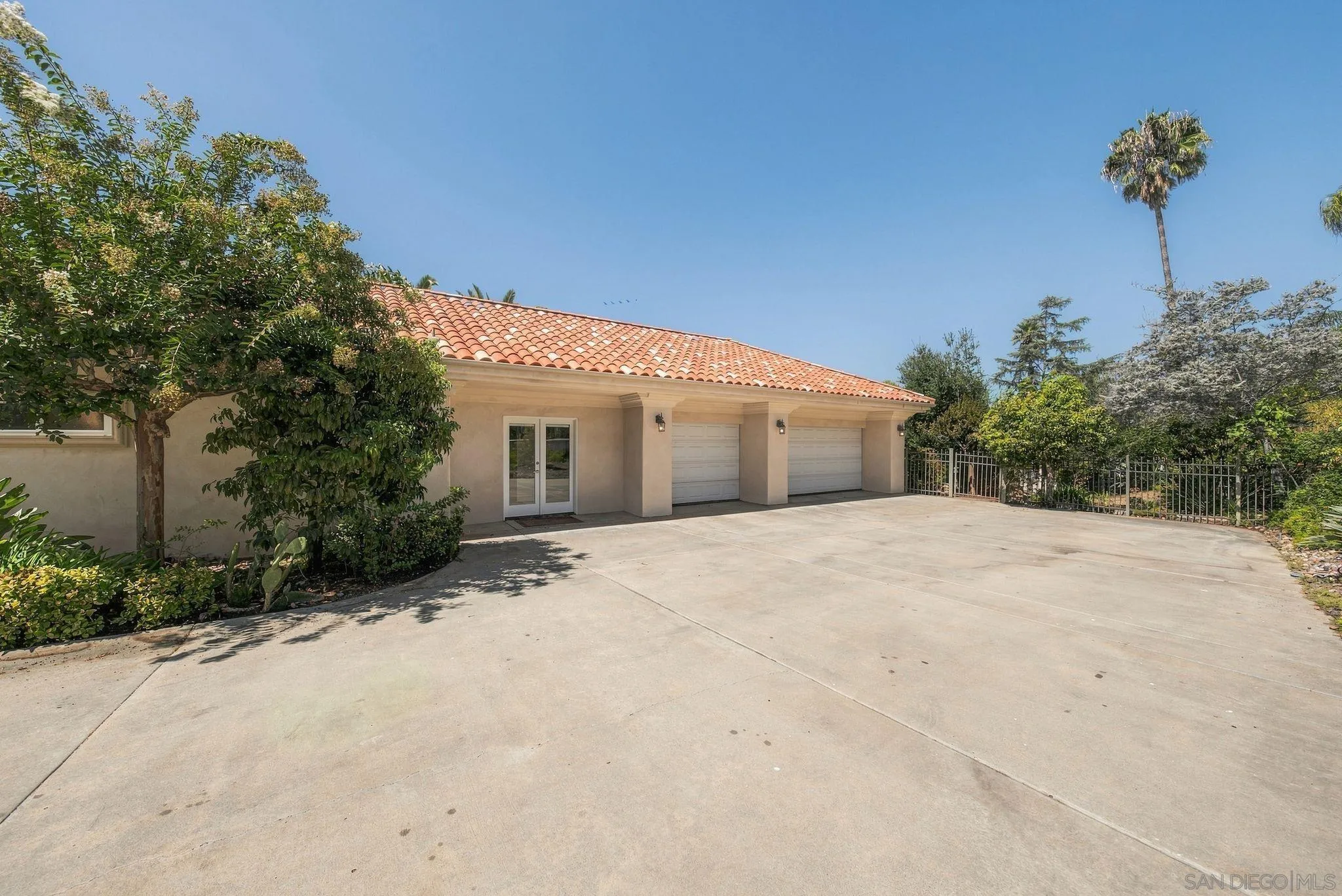 https://cdn.realtyfeed.com/cdn/127/260021664/fe6f57be3ef6cad165948fecb756653f.webp