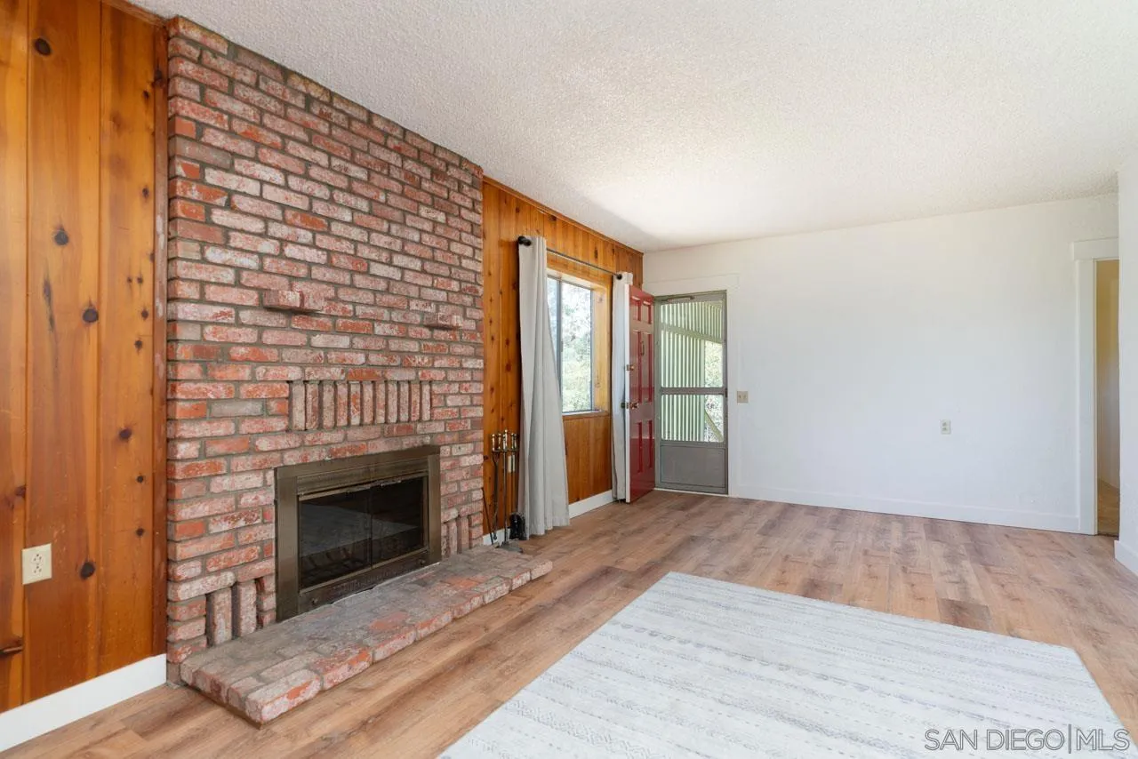 https://cdn.realtyfeed.com/cdn/127/260021665/73fae4e76cf5dd71280cec620e498c00.webp