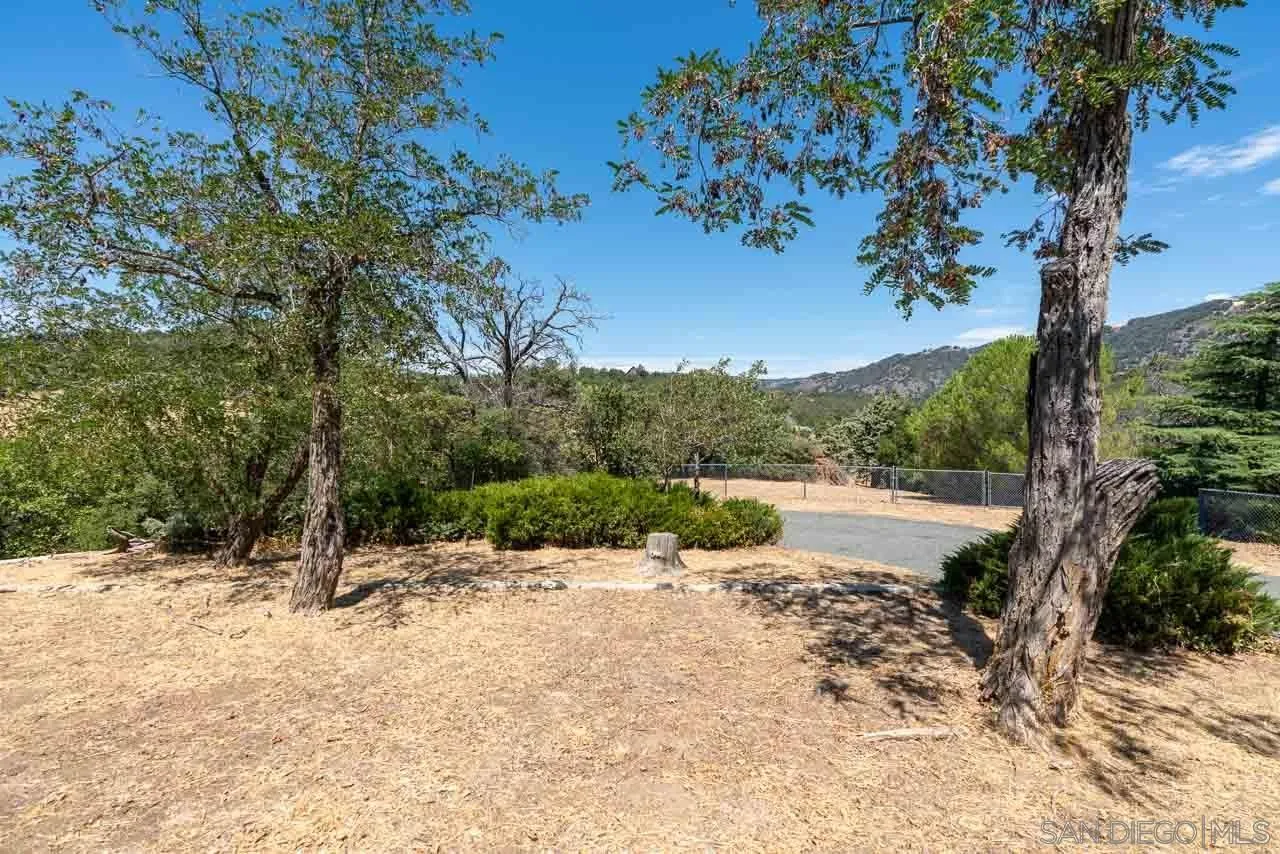 https://cdn.realtyfeed.com/cdn/127/260021665/e92ddb476fd7601e2c344a866bd8d242.webp