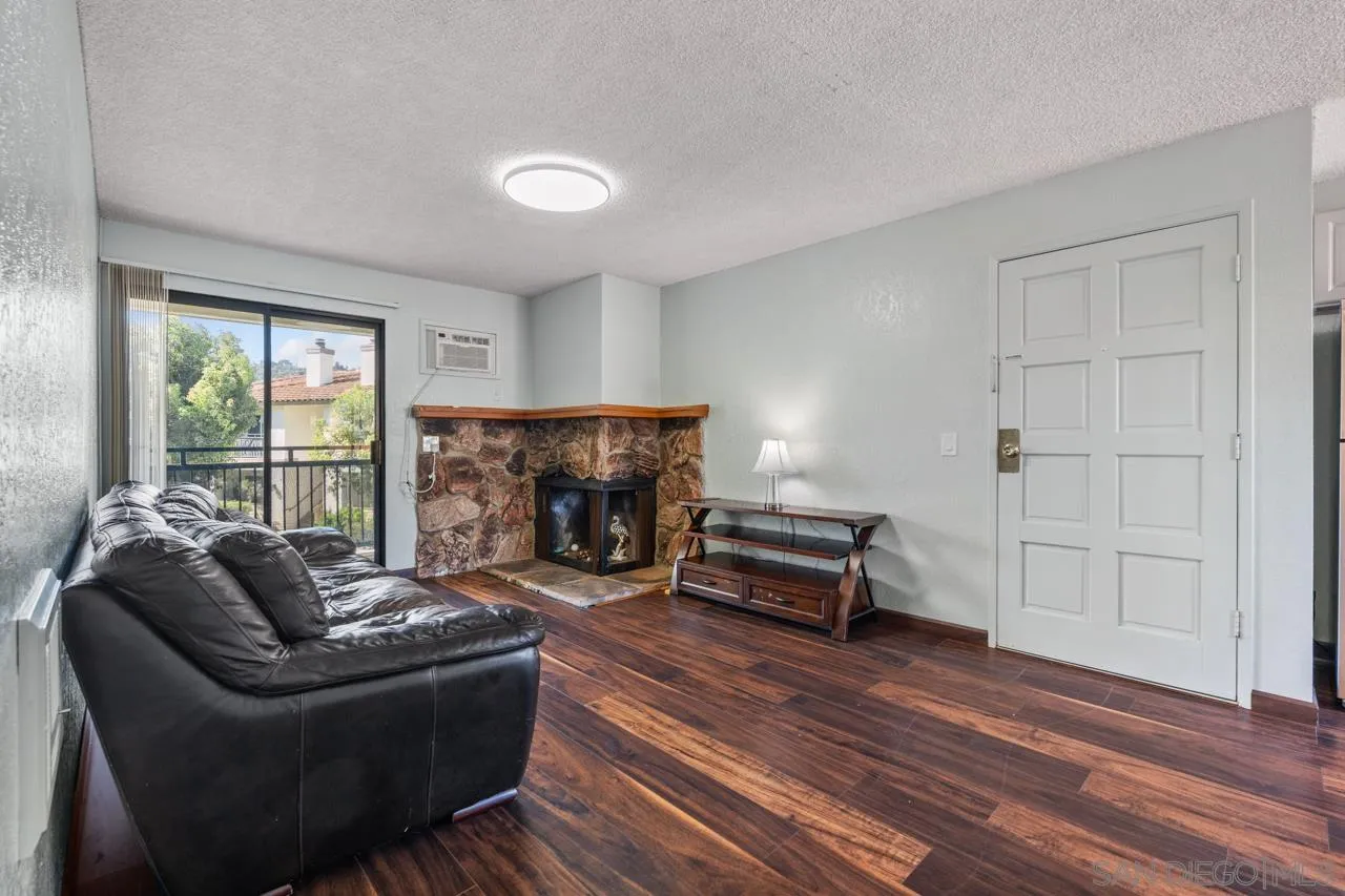 https://cdn.realtyfeed.com/cdn/127/260021667/c2f53f22f6adbdd65cf8bf30f28d0b8a.webp