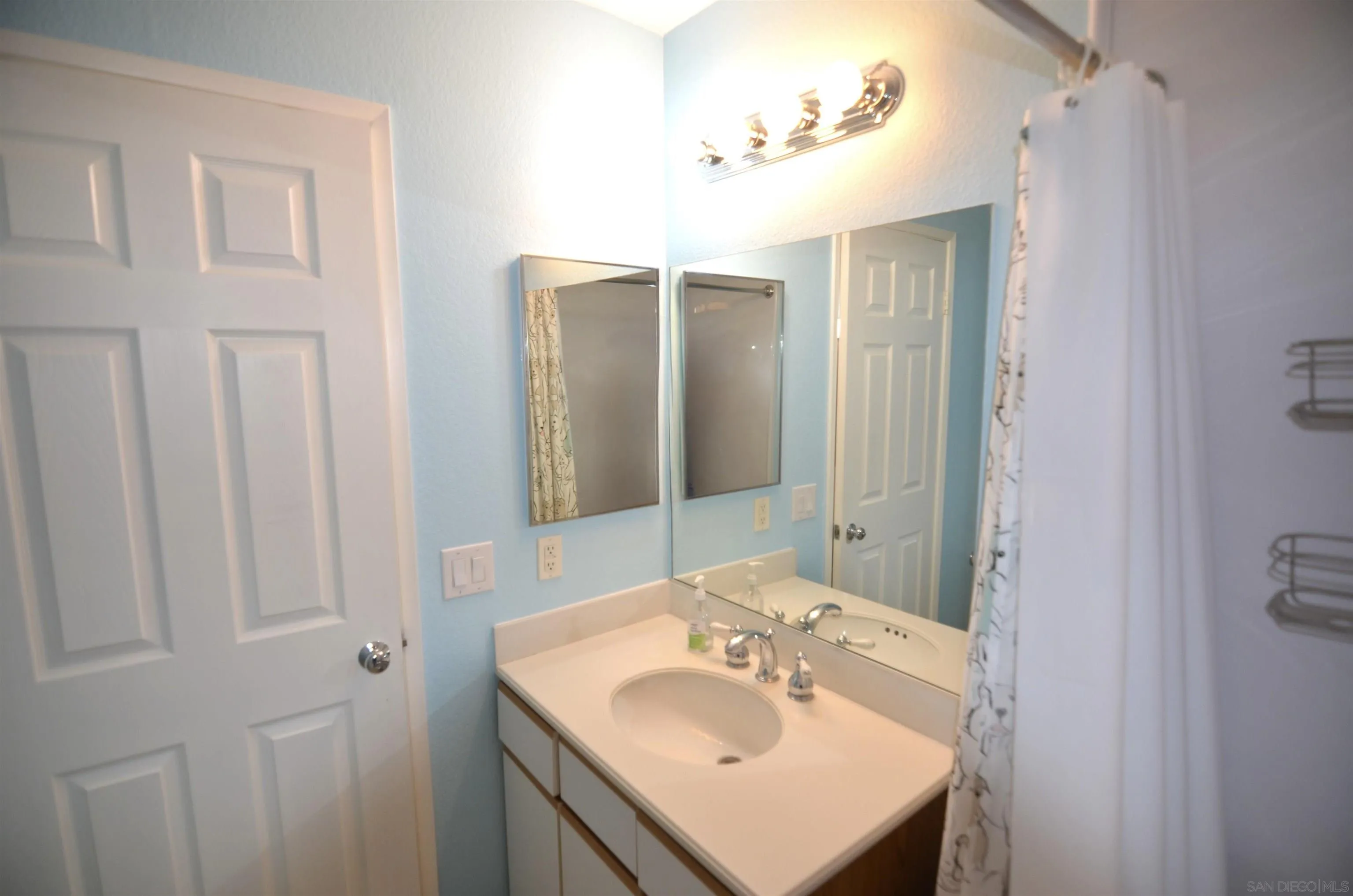 https://cdn.realtyfeed.com/cdn/127/260021669/0fa8c2bb3a79d861e0d336d17f1c83c4.webp