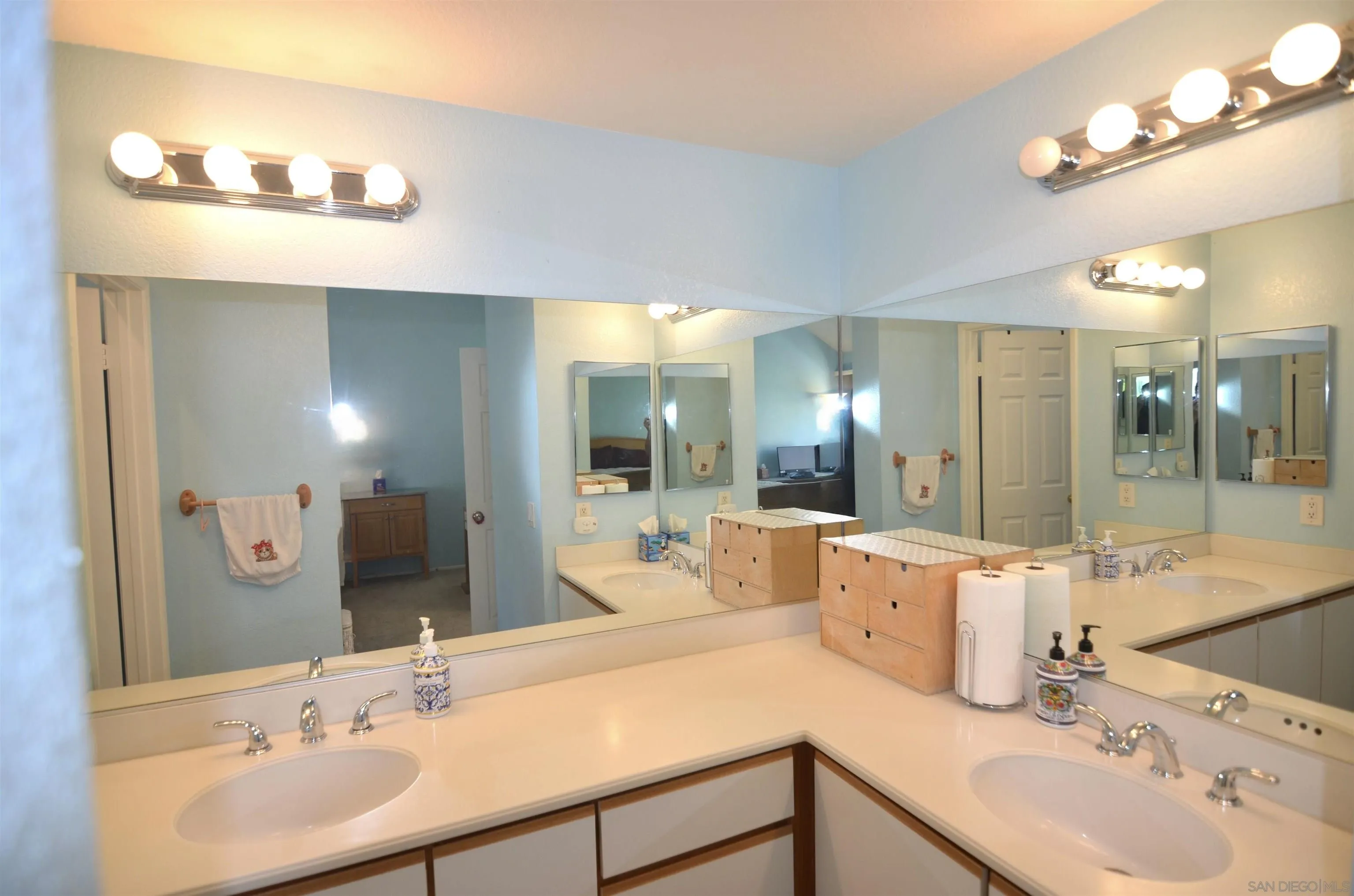 https://cdn.realtyfeed.com/cdn/127/260021669/3360e008994e3b77b445492a58d863de.webp