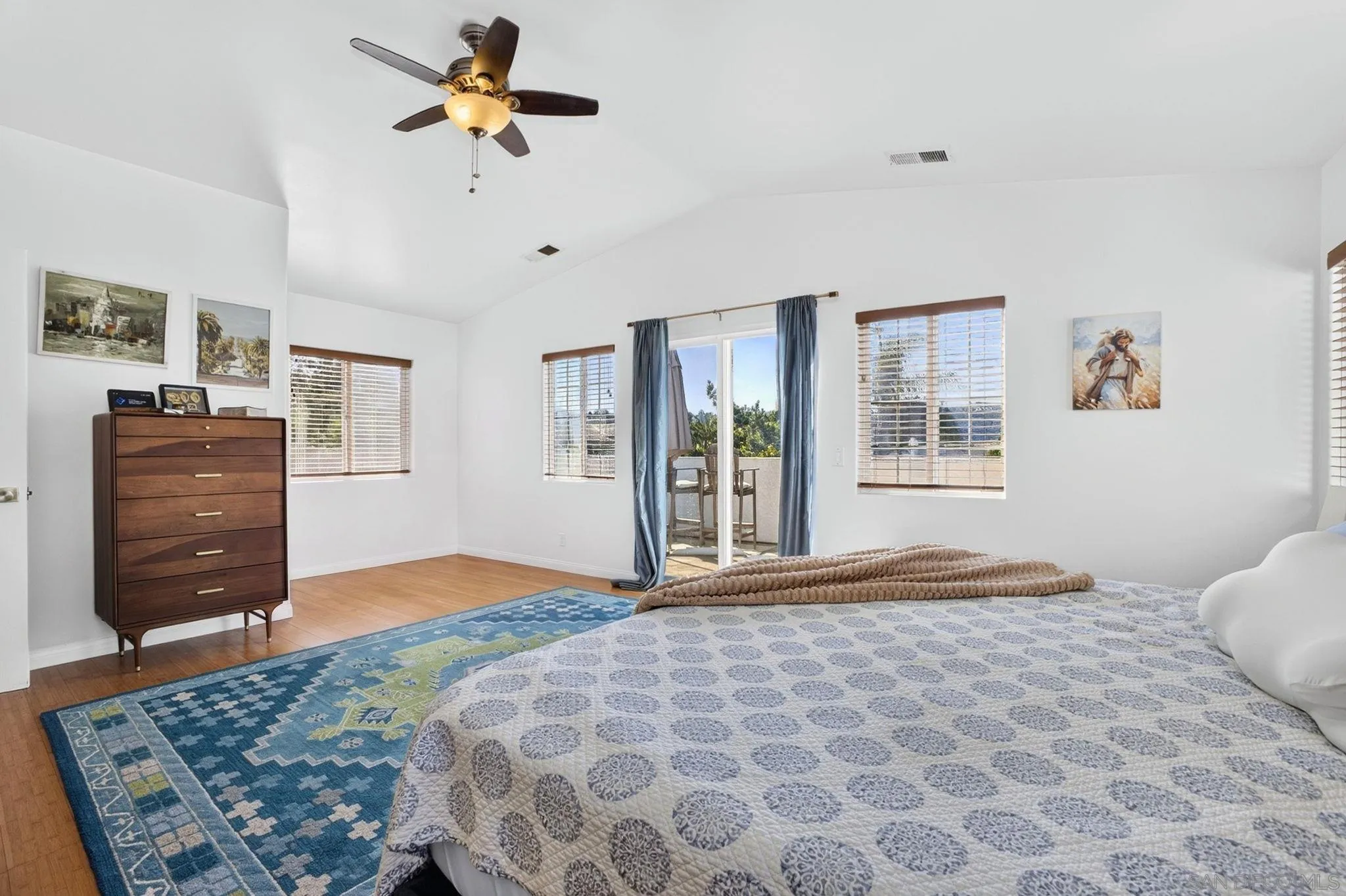 https://cdn.realtyfeed.com/cdn/127/260021670/1cac619cd6927b47b36ec6f8d8b81bda.webp
