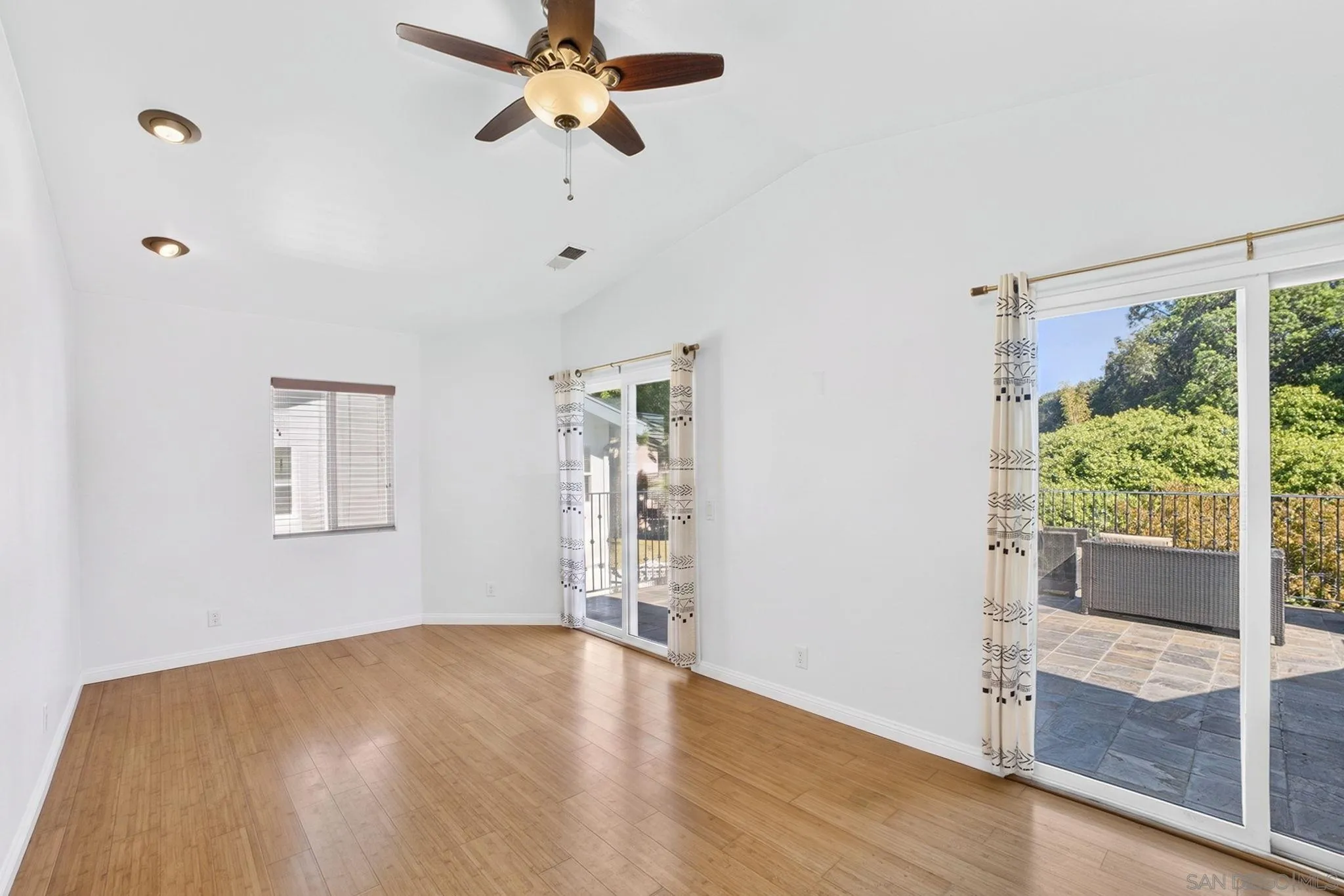 https://cdn.realtyfeed.com/cdn/127/260021670/2a0944c29b77f6c0950de755aa765f81.webp
