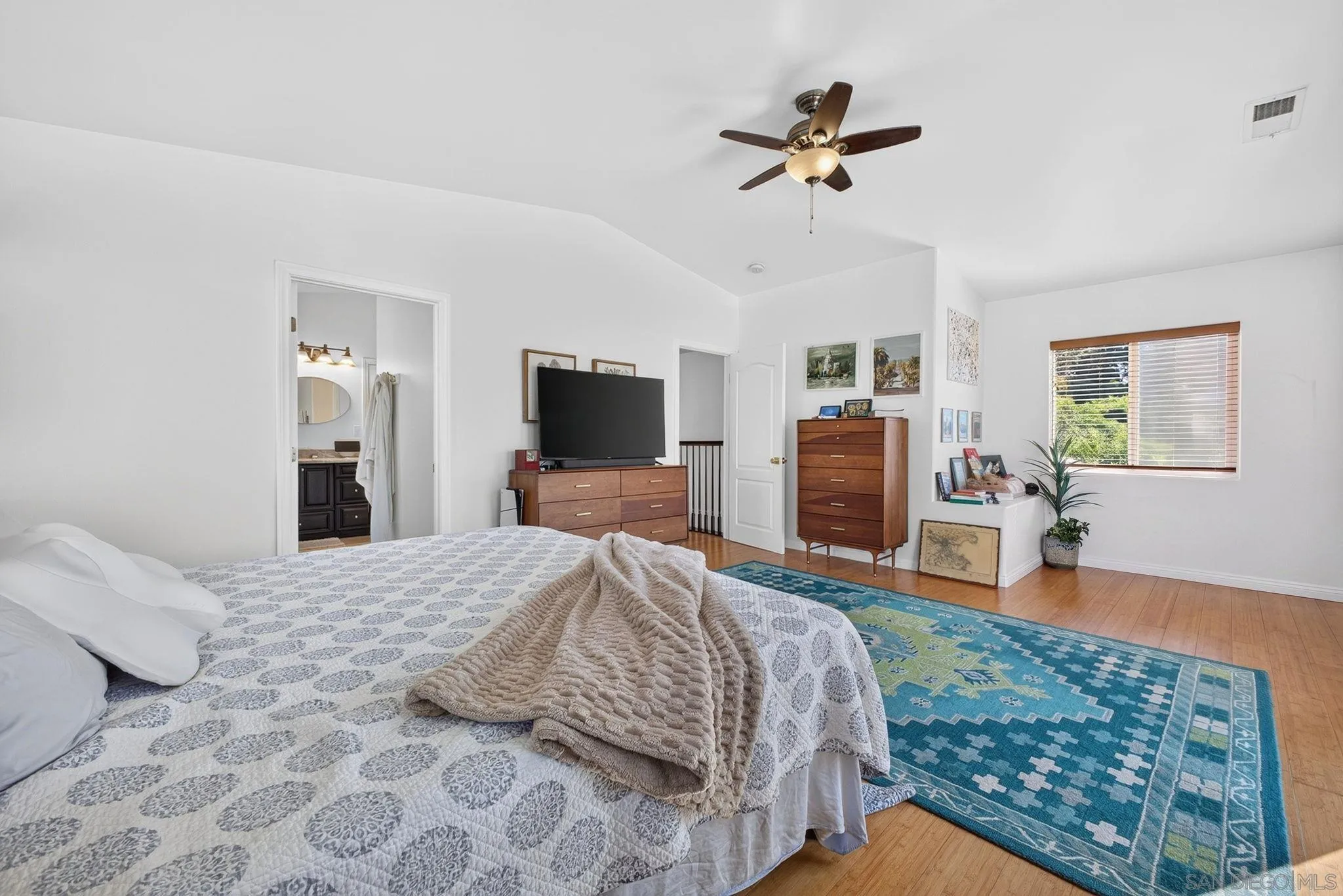 https://cdn.realtyfeed.com/cdn/127/260021670/56edb8dfd64ddeeb56e3d48b6338a315.webp