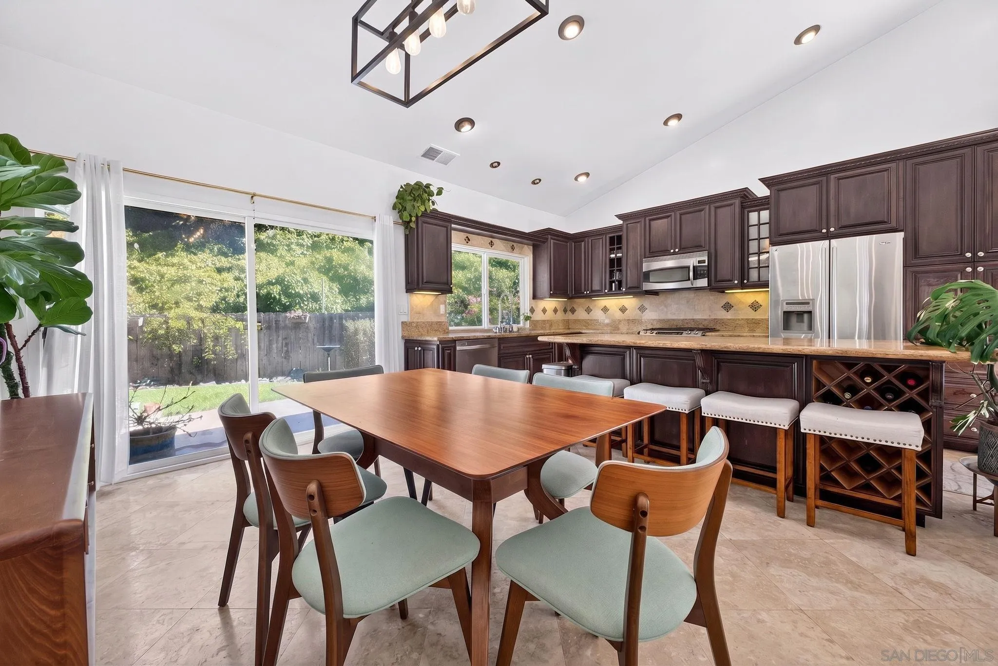 https://cdn.realtyfeed.com/cdn/127/260021670/7aa8f432774fa82373ce18490d6cc5f7.webp