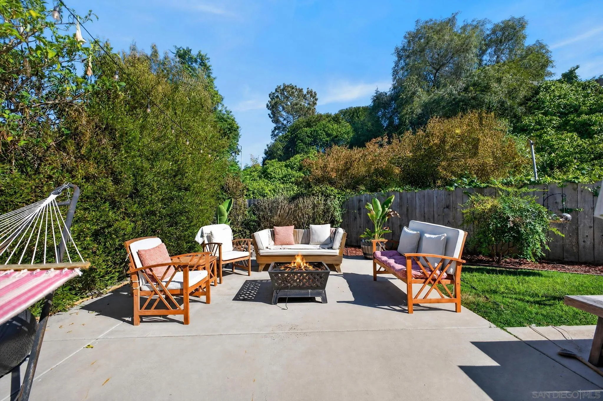 https://cdn.realtyfeed.com/cdn/127/260021670/830d3a176ba8bd9012808f52b36daeea.webp