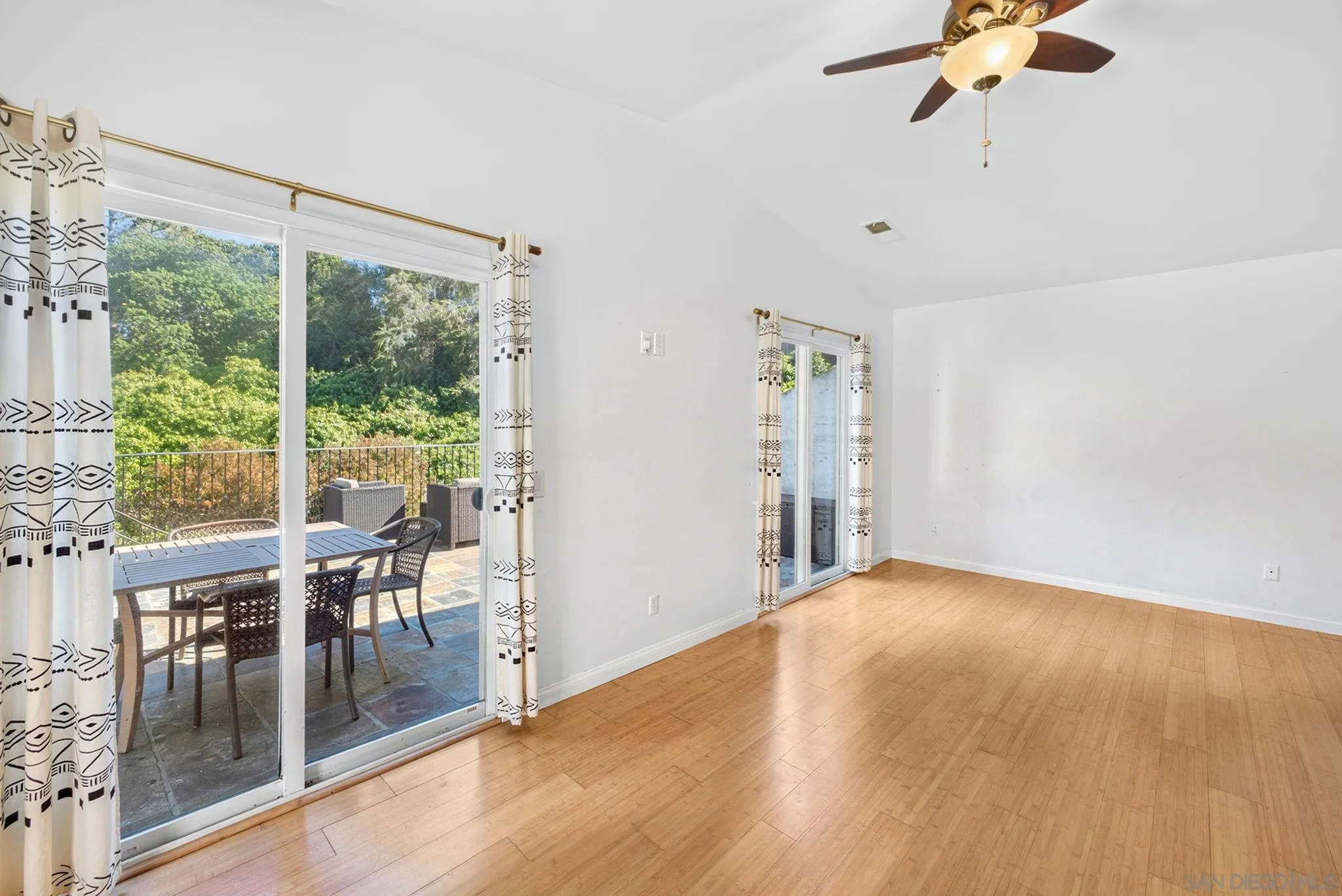 https://cdn.realtyfeed.com/cdn/127/260021670/a34d3ad0f1417a632a2c6b3c8f0210bd.webp