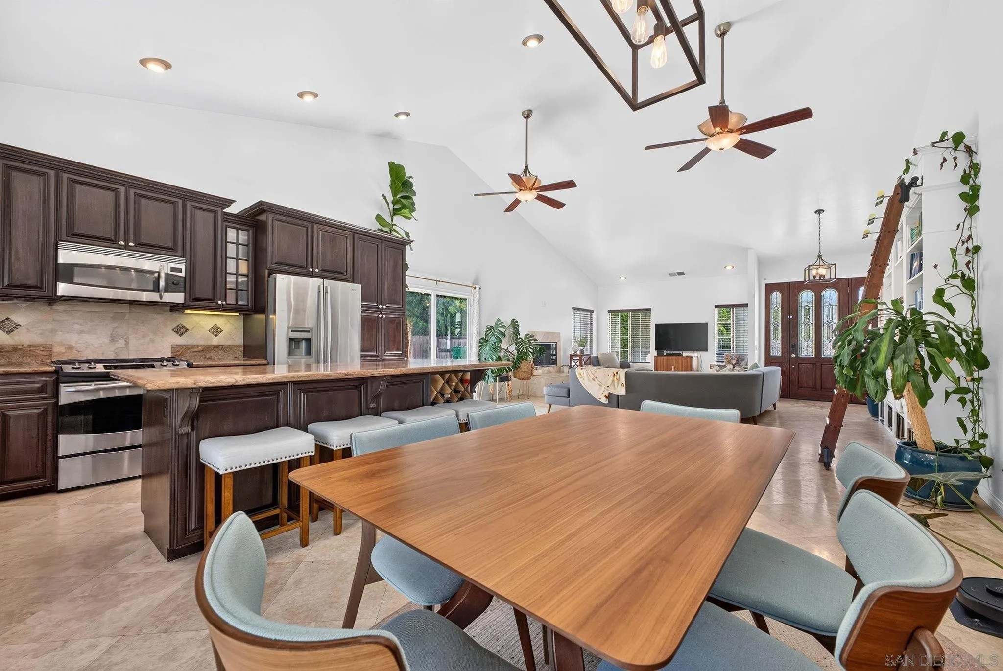 https://cdn.realtyfeed.com/cdn/127/260021670/afd6911a4fcf0e40c9187b6322bfa568.webp