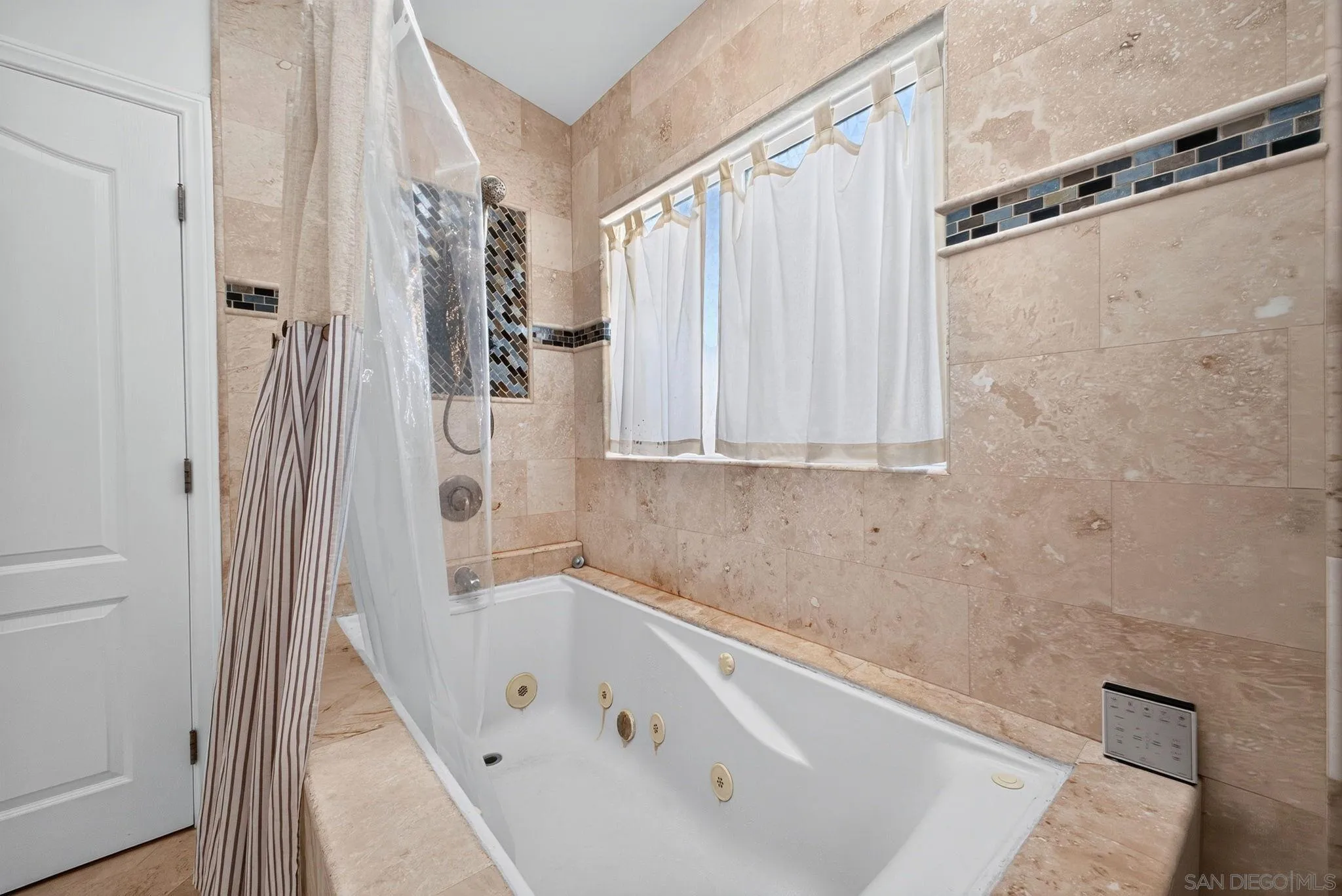 https://cdn.realtyfeed.com/cdn/127/260021670/c20c6214c85187d03836f105f466a29d.webp