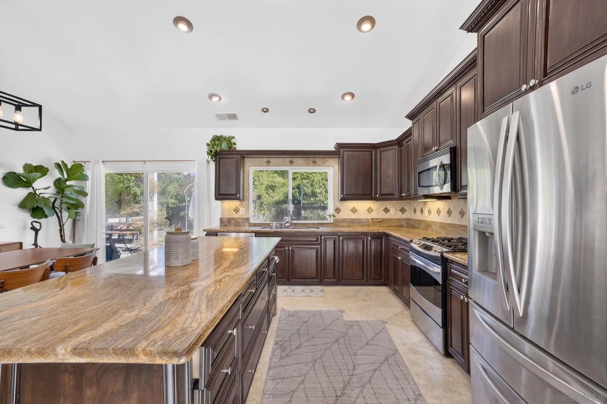https://cdn.realtyfeed.com/cdn/127/260021670/f46babfeba869f3a767f10056f1ddcdb.webp