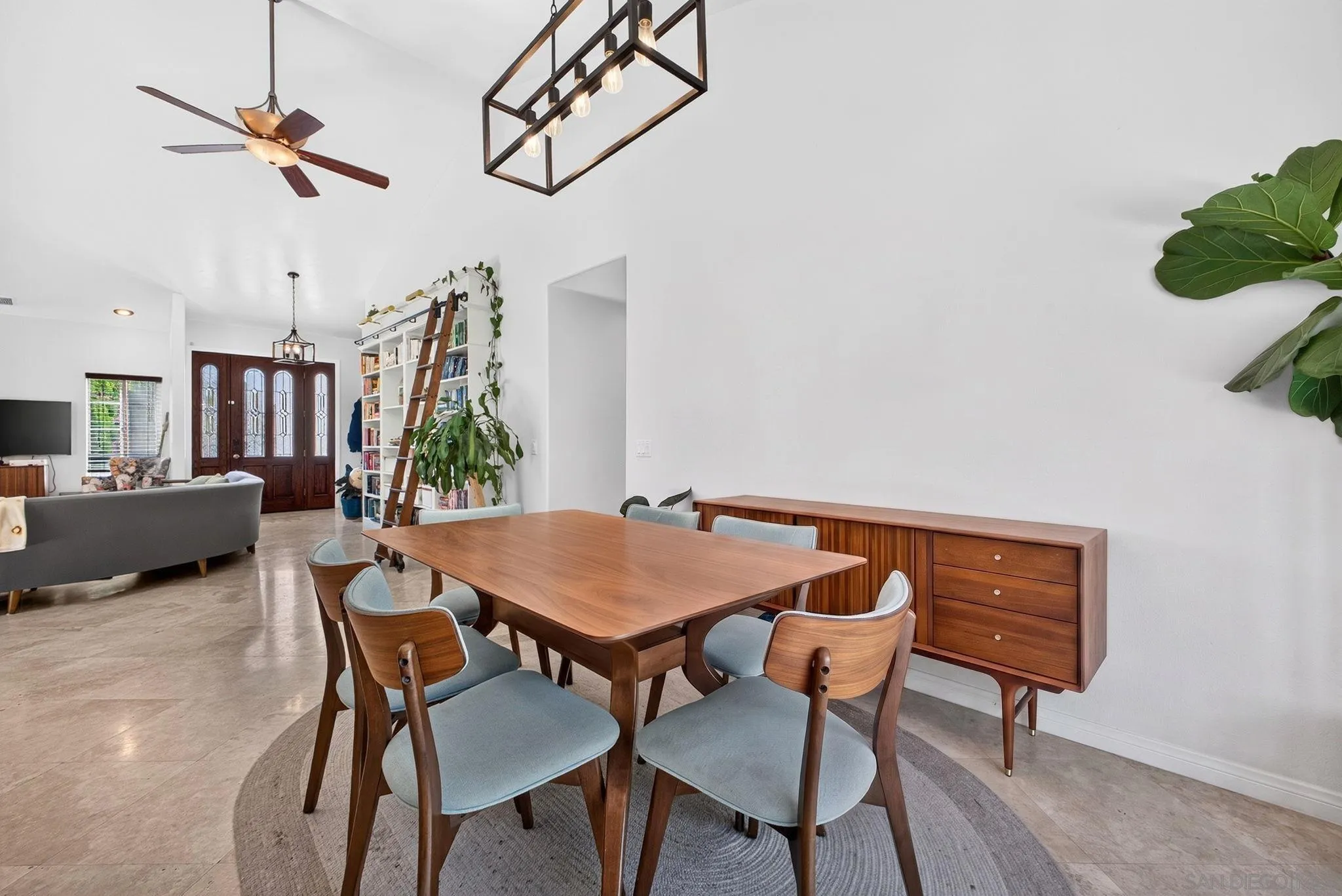 https://cdn.realtyfeed.com/cdn/127/260021670/f903e999e5ac2d63db69a7c7e74dcd98.webp