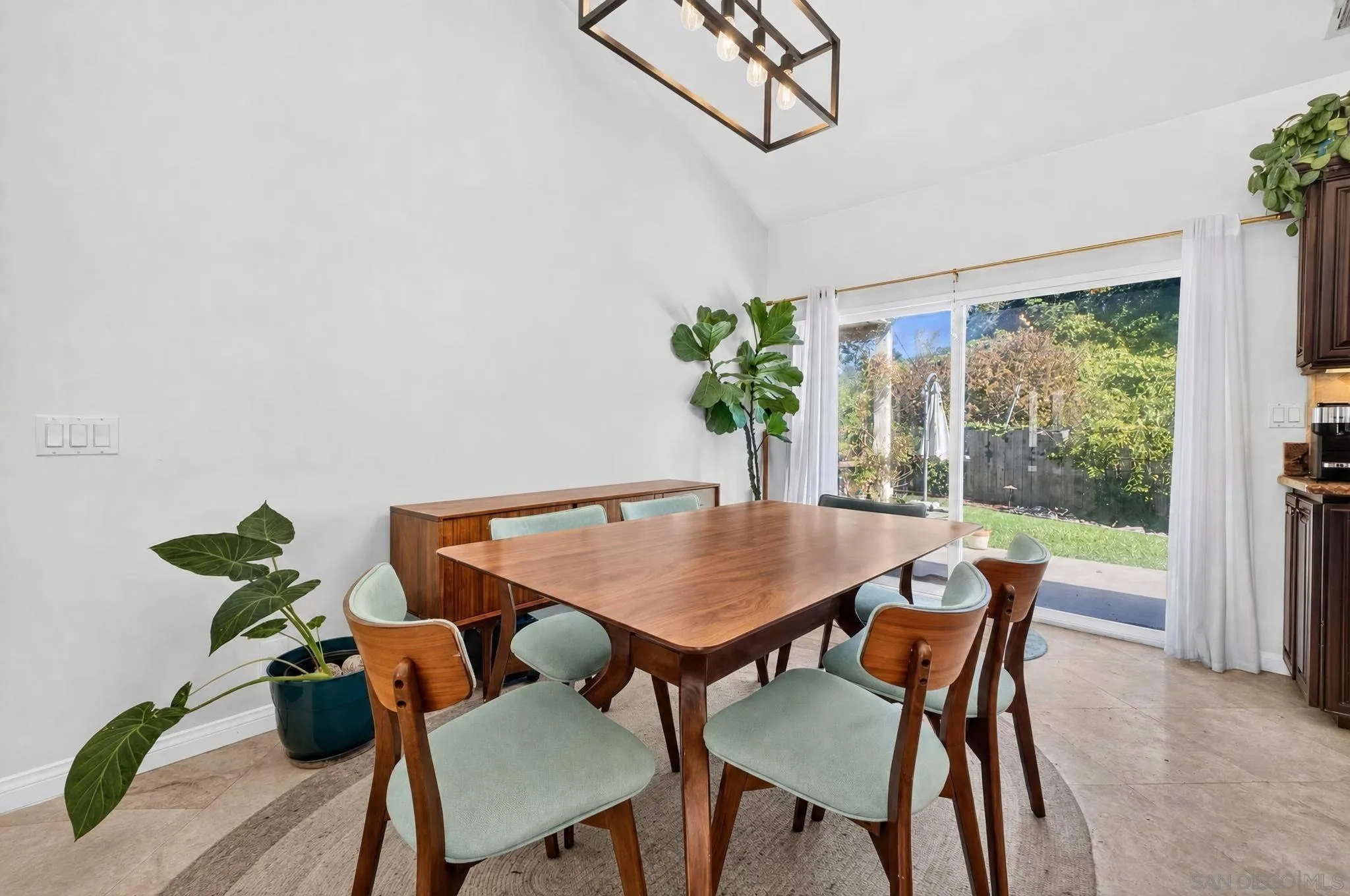 https://cdn.realtyfeed.com/cdn/127/260021670/fd324ea2abc4646b9d89fb4f6bfb5a8d.webp