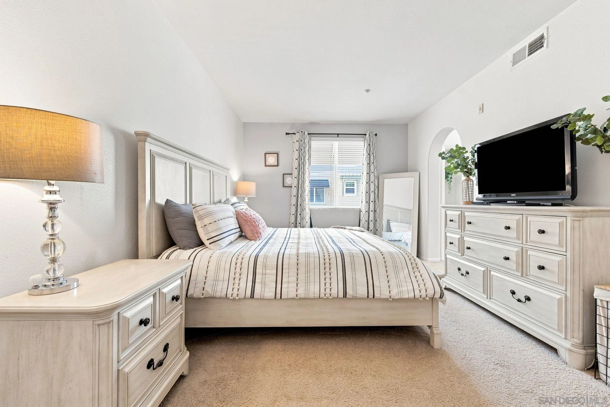 https://cdn.realtyfeed.com/cdn/127/260021671/08dd675cc60c34722e75578565c65fc5.webp