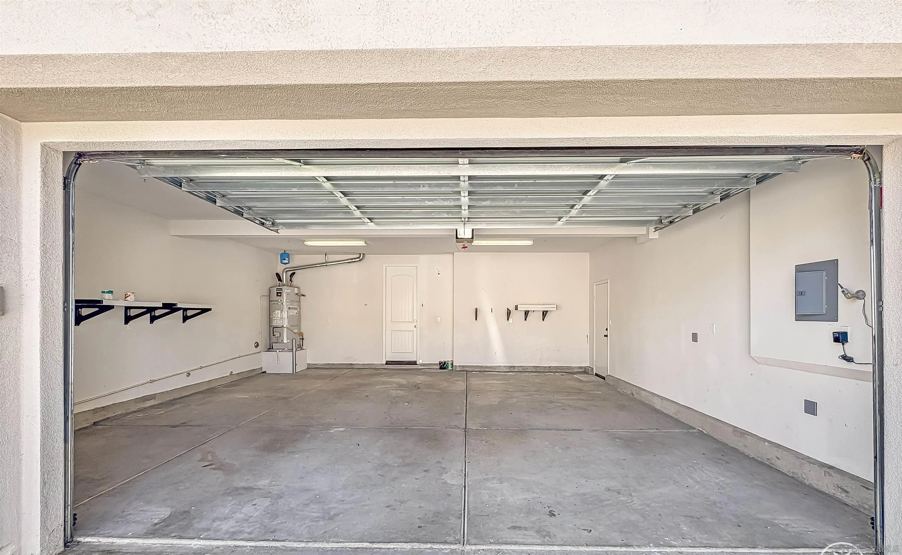 https://cdn.realtyfeed.com/cdn/127/260021672/1055112e5ebfb9e6a3bc30b583068474.webp
