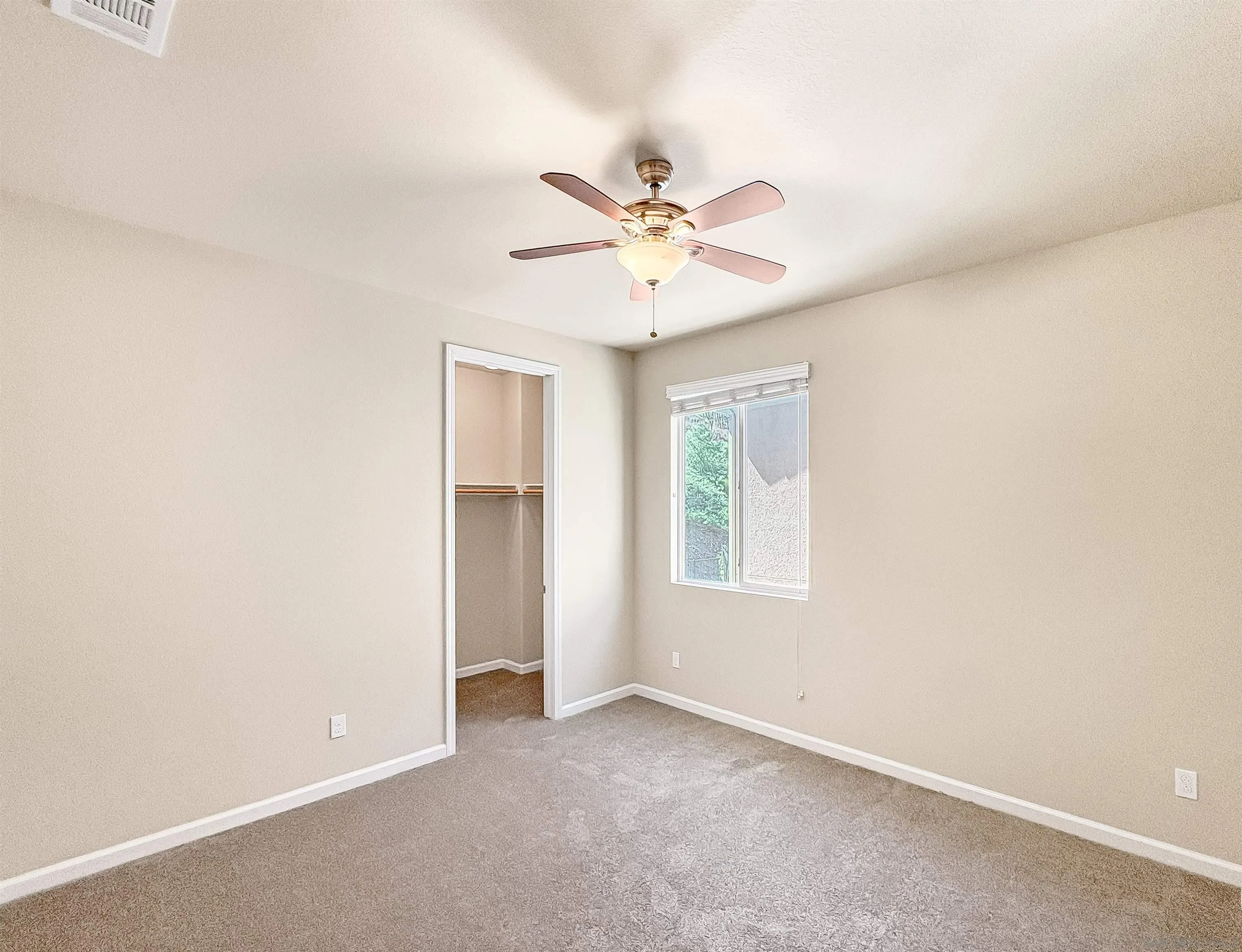 https://cdn.realtyfeed.com/cdn/127/260021672/669fe6d2f181c401a677df7b211a1663.webp