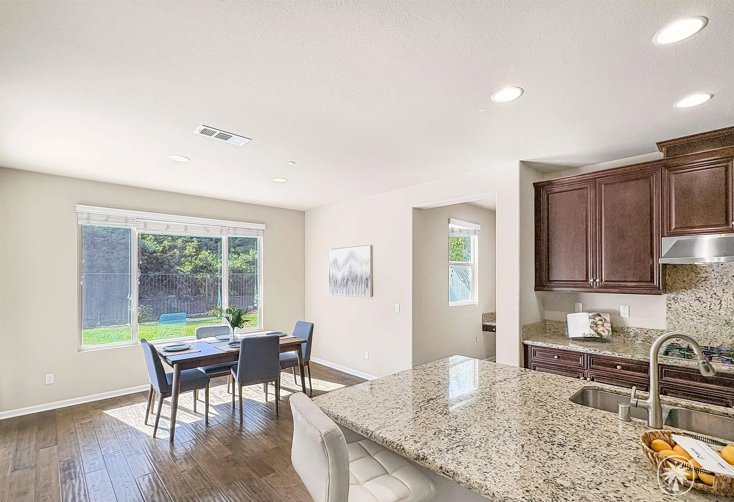https://cdn.realtyfeed.com/cdn/127/260021672/876a4716ed4a23e9aa847206f2f8dd03.webp