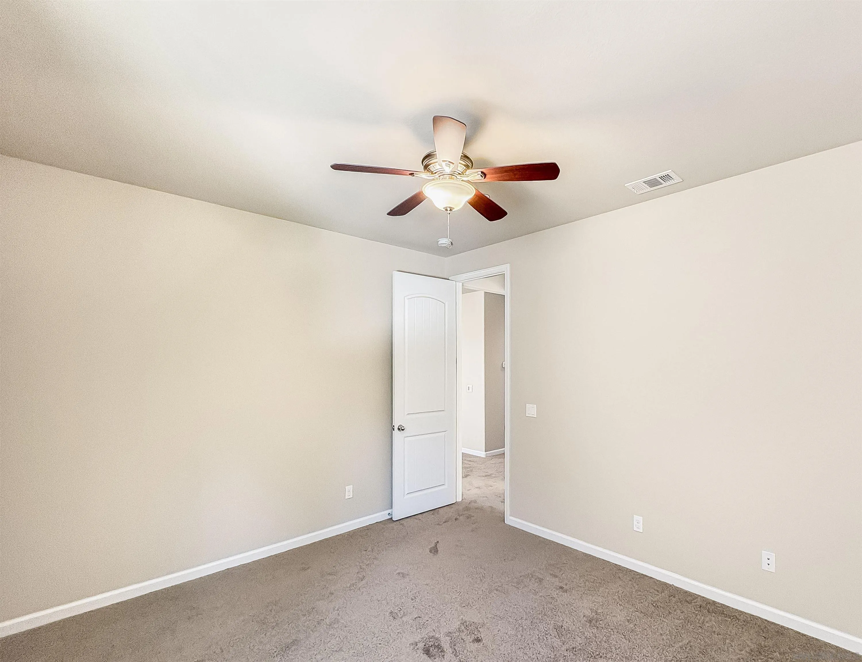 https://cdn.realtyfeed.com/cdn/127/260021672/acf6f1804898d3a6fcfcae3c61836658.webp