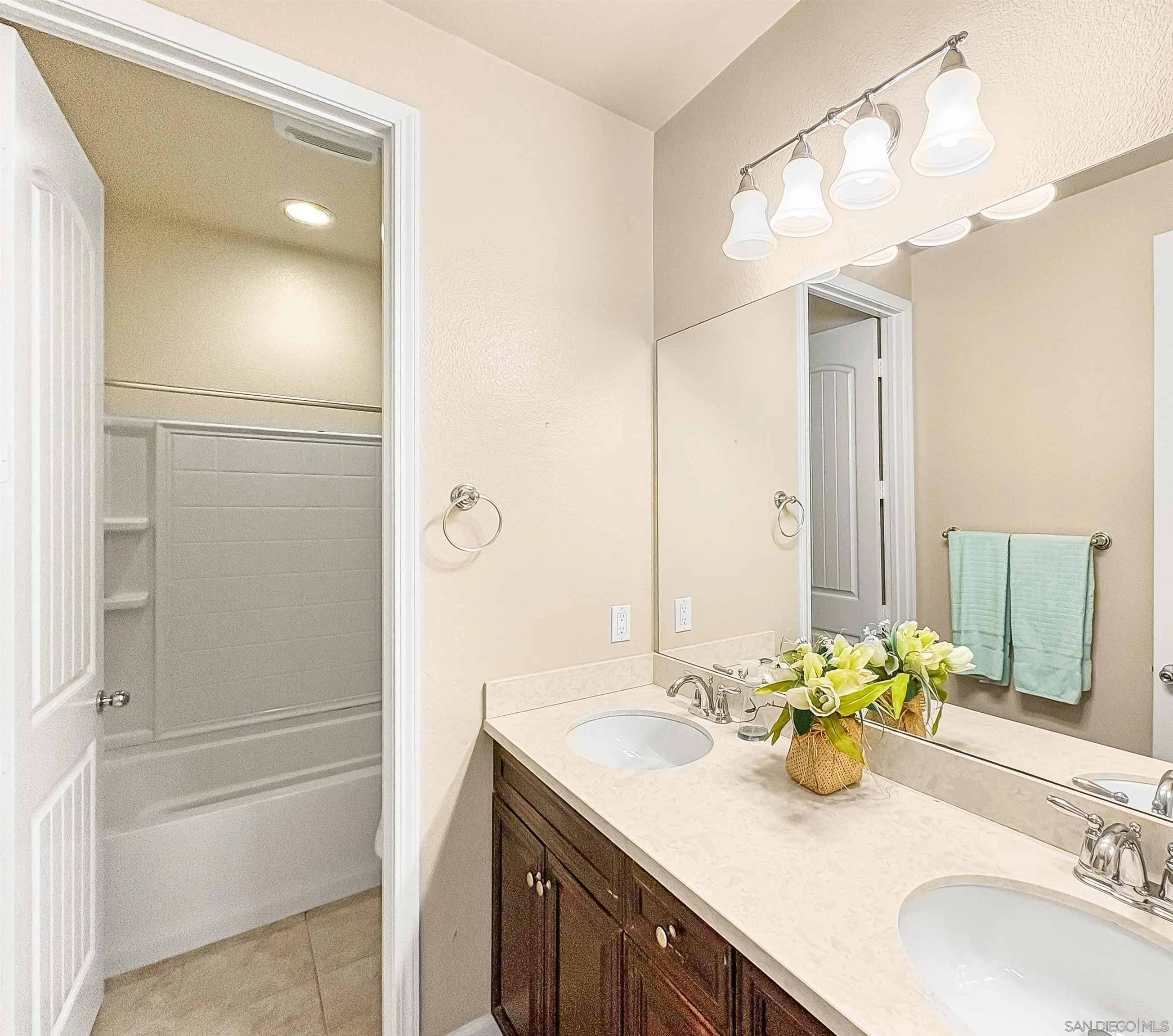 https://cdn.realtyfeed.com/cdn/127/260021672/e7469bb4560baa335b0b1c4022706fe9.webp