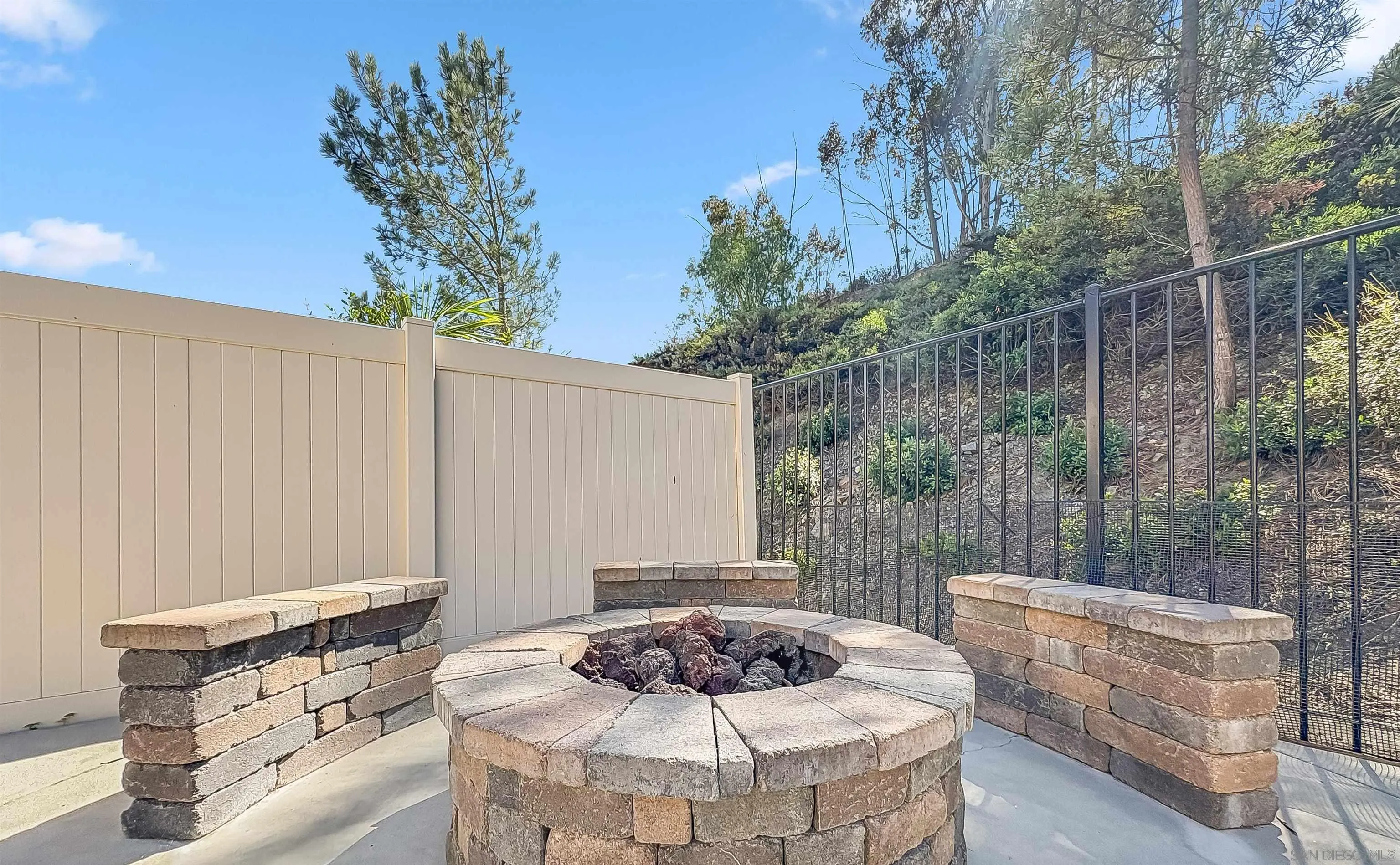 https://cdn.realtyfeed.com/cdn/127/260021672/f29936b8e3818b25d51726d5eecfb0ea.webp