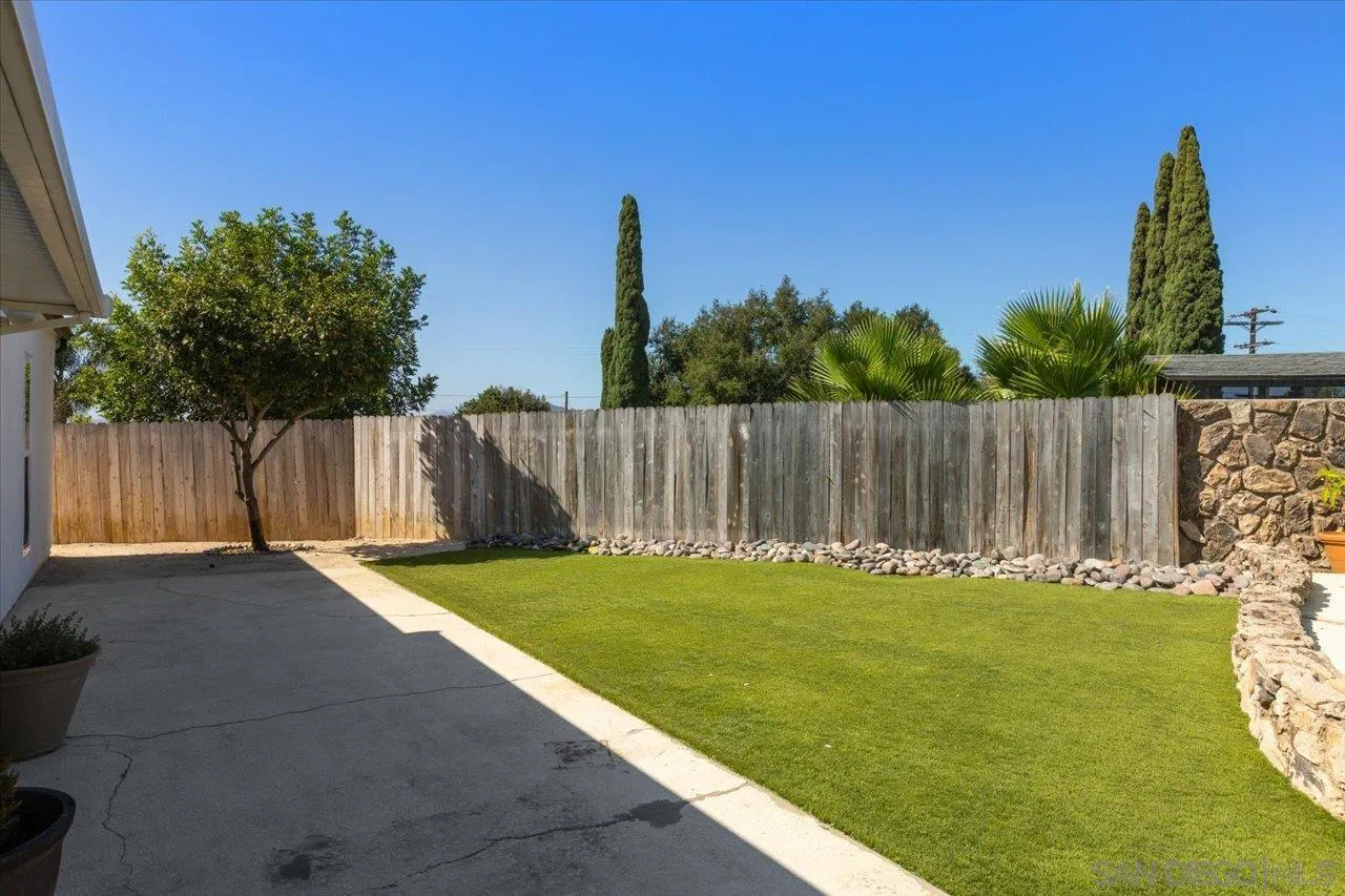 https://cdn.realtyfeed.com/cdn/127/260021678/75d884ee52367431b3cb4f0f16f0929f.webp