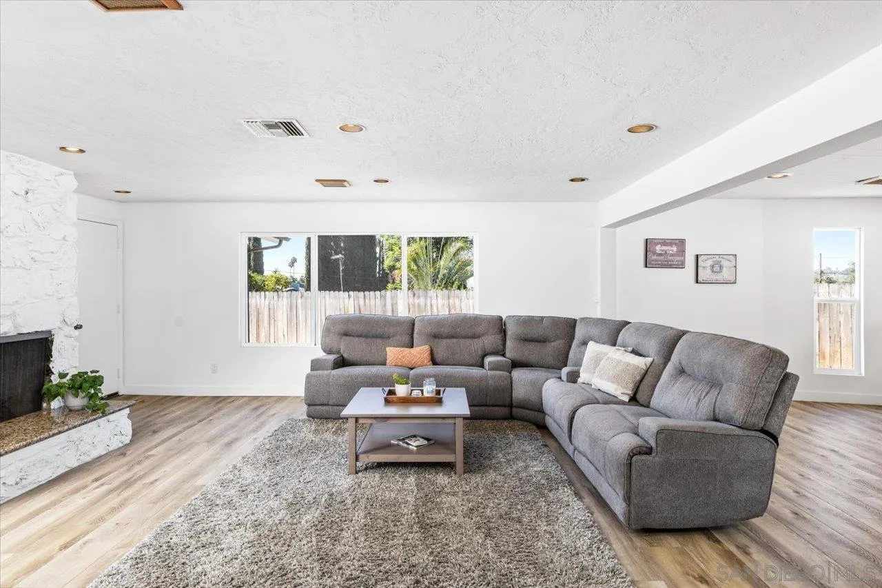 https://cdn.realtyfeed.com/cdn/127/260021678/984c434d622cbe3ce811bb83736e29e6.webp