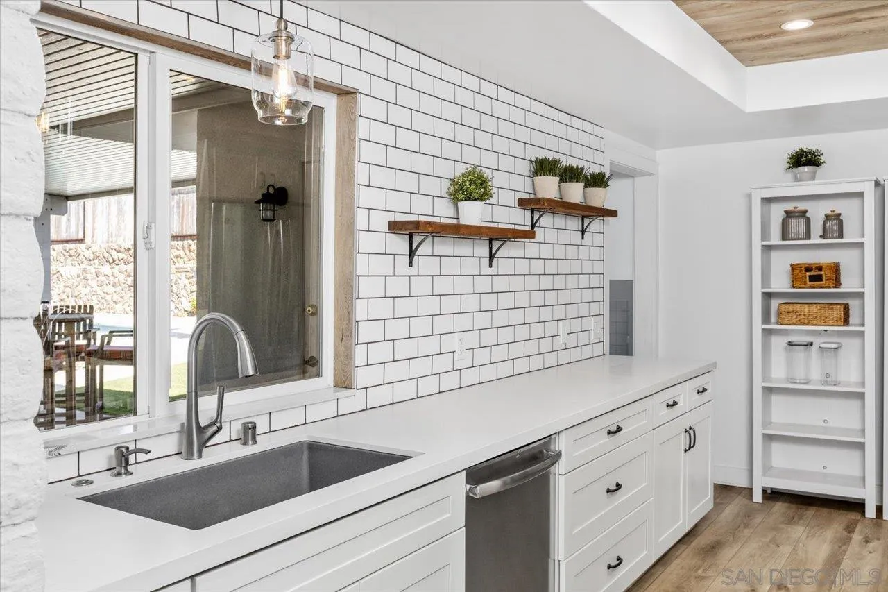 https://cdn.realtyfeed.com/cdn/127/260021678/c5b1990bb7f82b3a77bb12906f9bb442.webp