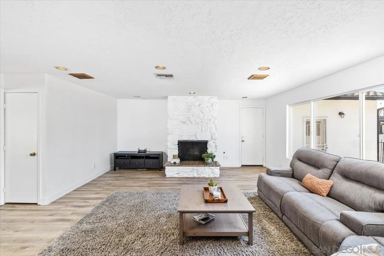 https://cdn.realtyfeed.com/cdn/127/260021678/f89681ee117e858ed186fc059625e24c.webp