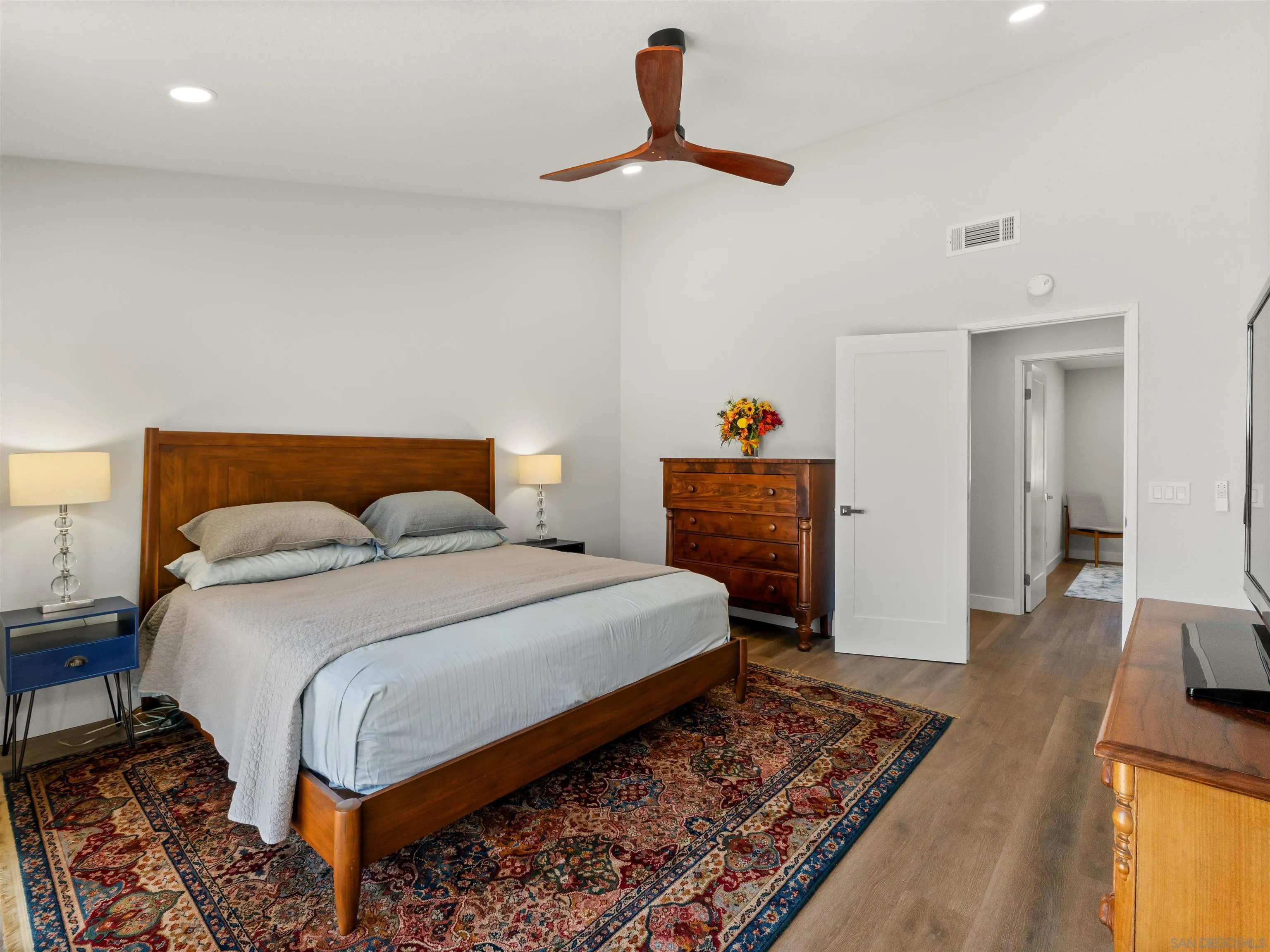 https://cdn.realtyfeed.com/cdn/127/260021682/04e899e723c17dcdaa797f368bd9a3fb.webp