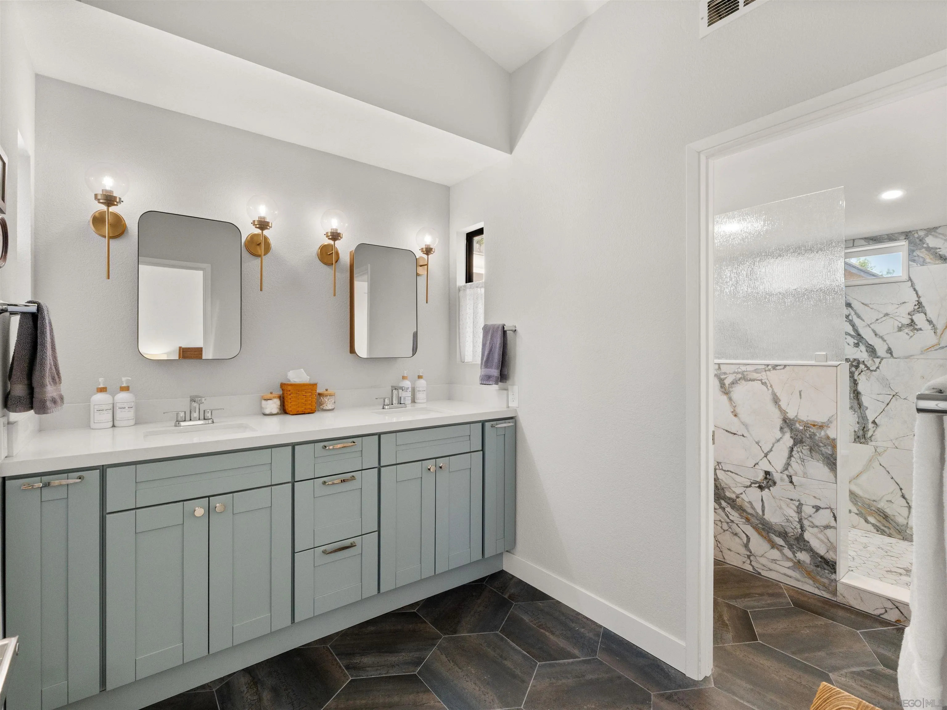 https://cdn.realtyfeed.com/cdn/127/260021682/148241954ef6c0c7380e3ed8e448eb91.webp