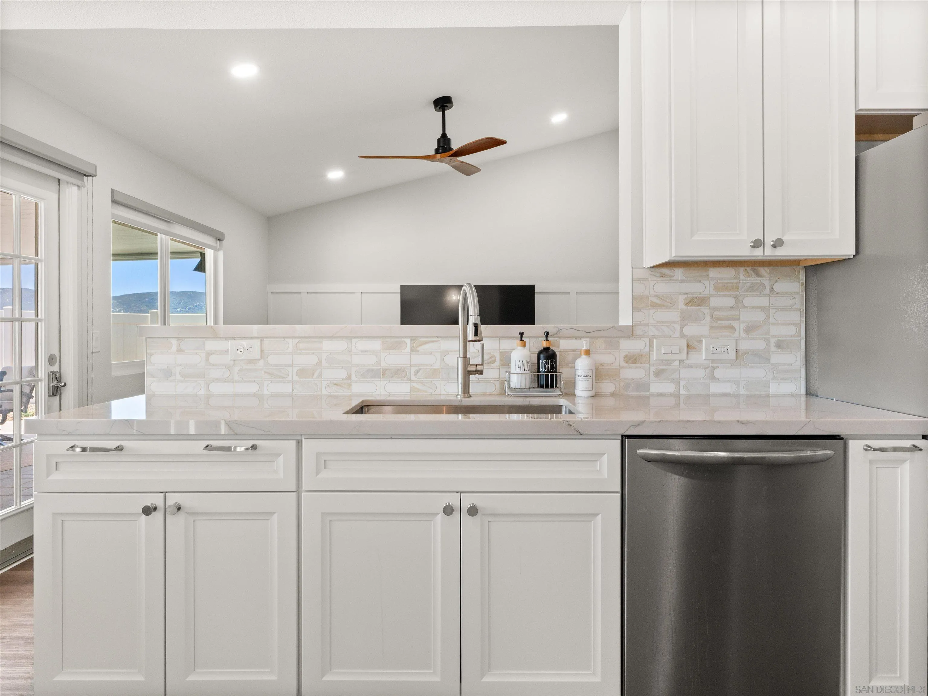 https://cdn.realtyfeed.com/cdn/127/260021682/2e98efdc4e631ff4c200fa8fec93001a.webp
