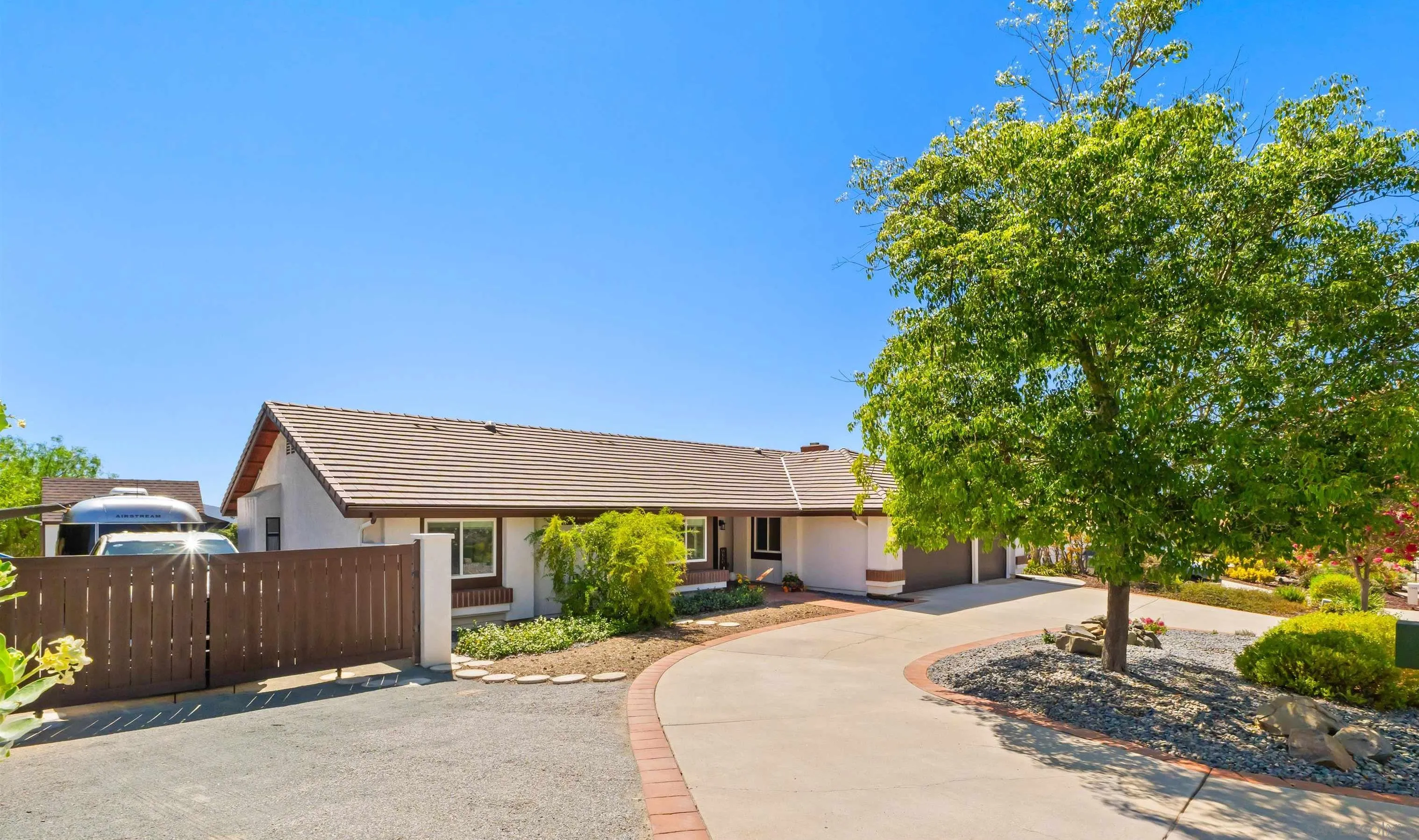 https://cdn.realtyfeed.com/cdn/127/260021682/587fe2e902097942ef2e9d1ed839e201.webp