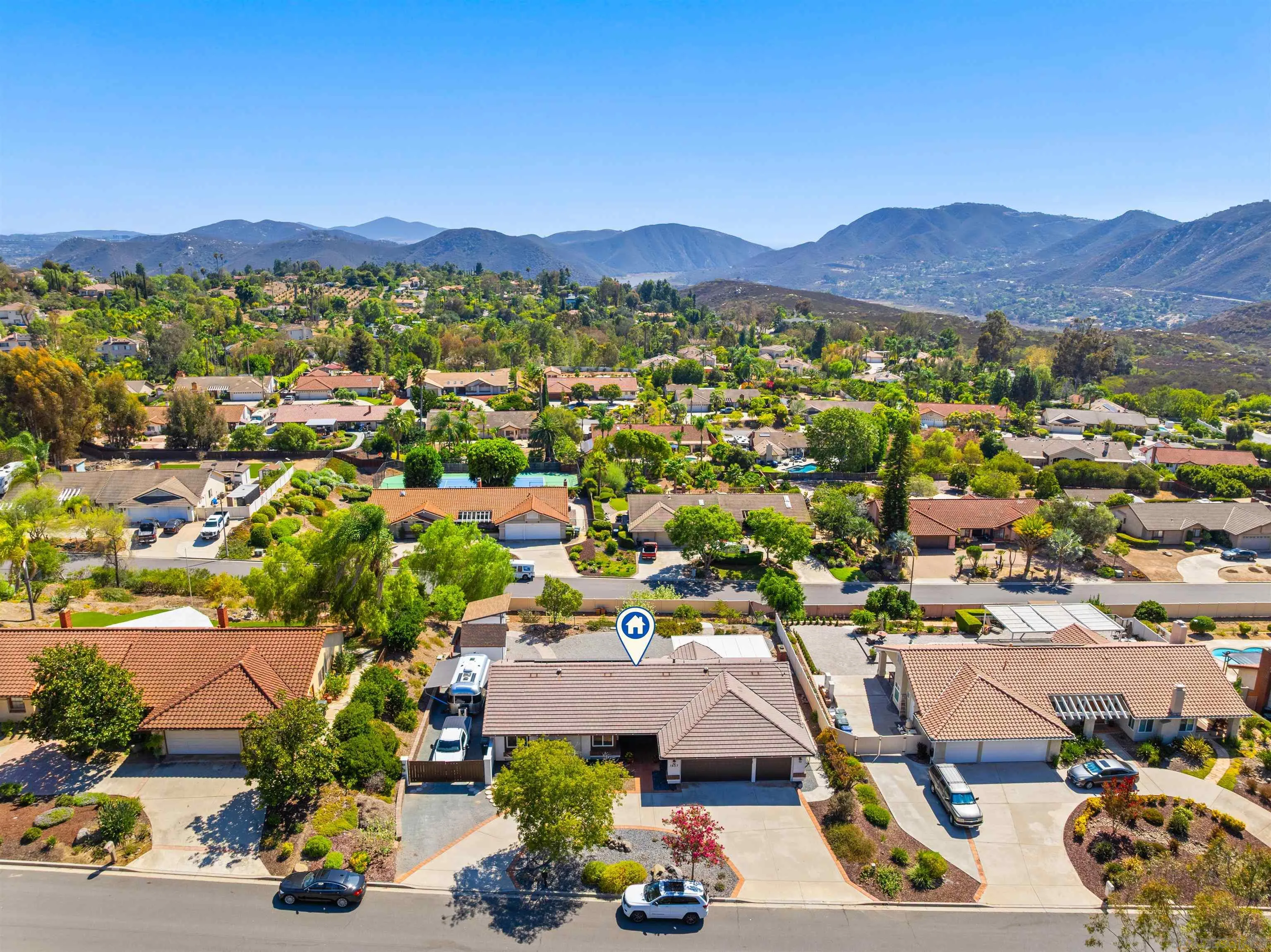 https://cdn.realtyfeed.com/cdn/127/260021682/7dc37547500b1cca8407807a5afd57b4.webp