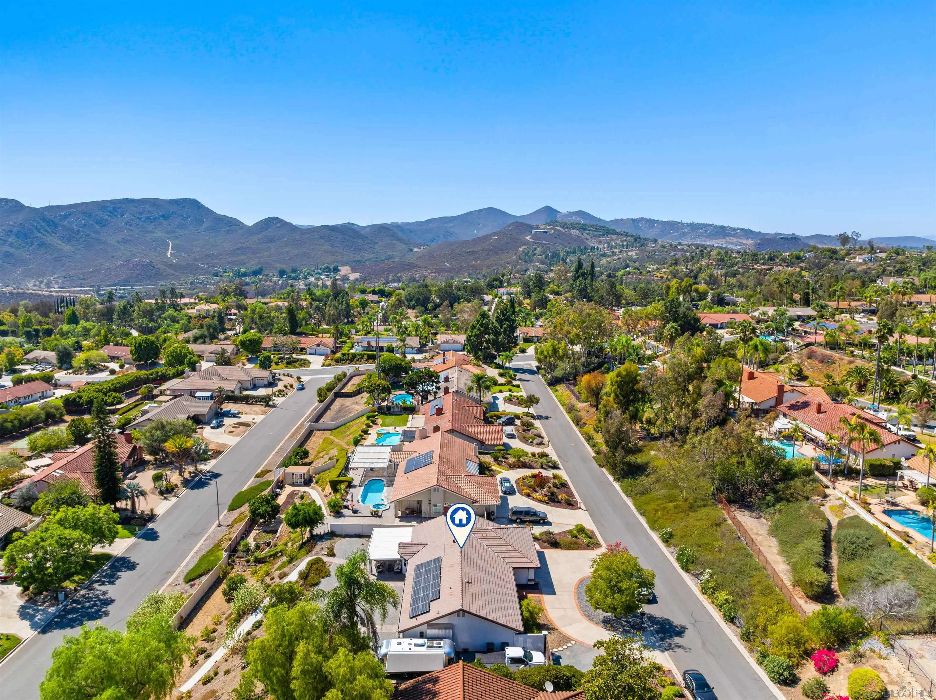 https://cdn.realtyfeed.com/cdn/127/260021682/be8932fa37e75781b75c593dc938cc4d.webp