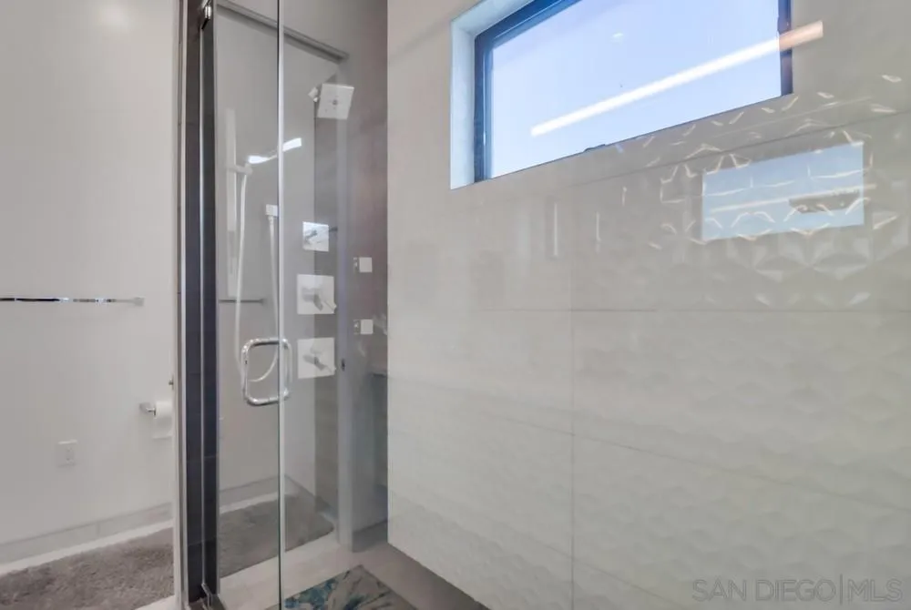 https://cdn.realtyfeed.com/cdn/127/260021683/23717e28c9e74ff8099719f80a425378.webp