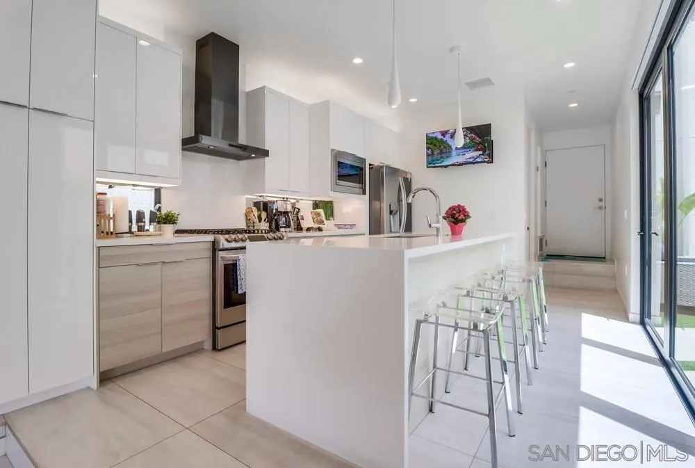 https://cdn.realtyfeed.com/cdn/127/260021683/87b9f258954322774db3dcdaee277aa2.webp