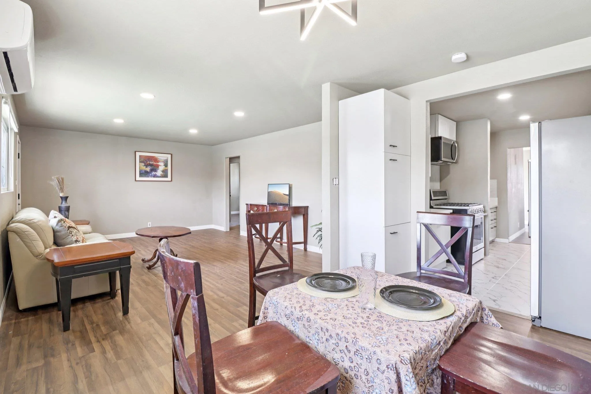 https://cdn.realtyfeed.com/cdn/127/260021685/04850988813472e3eb50934c00ceb94d.webp