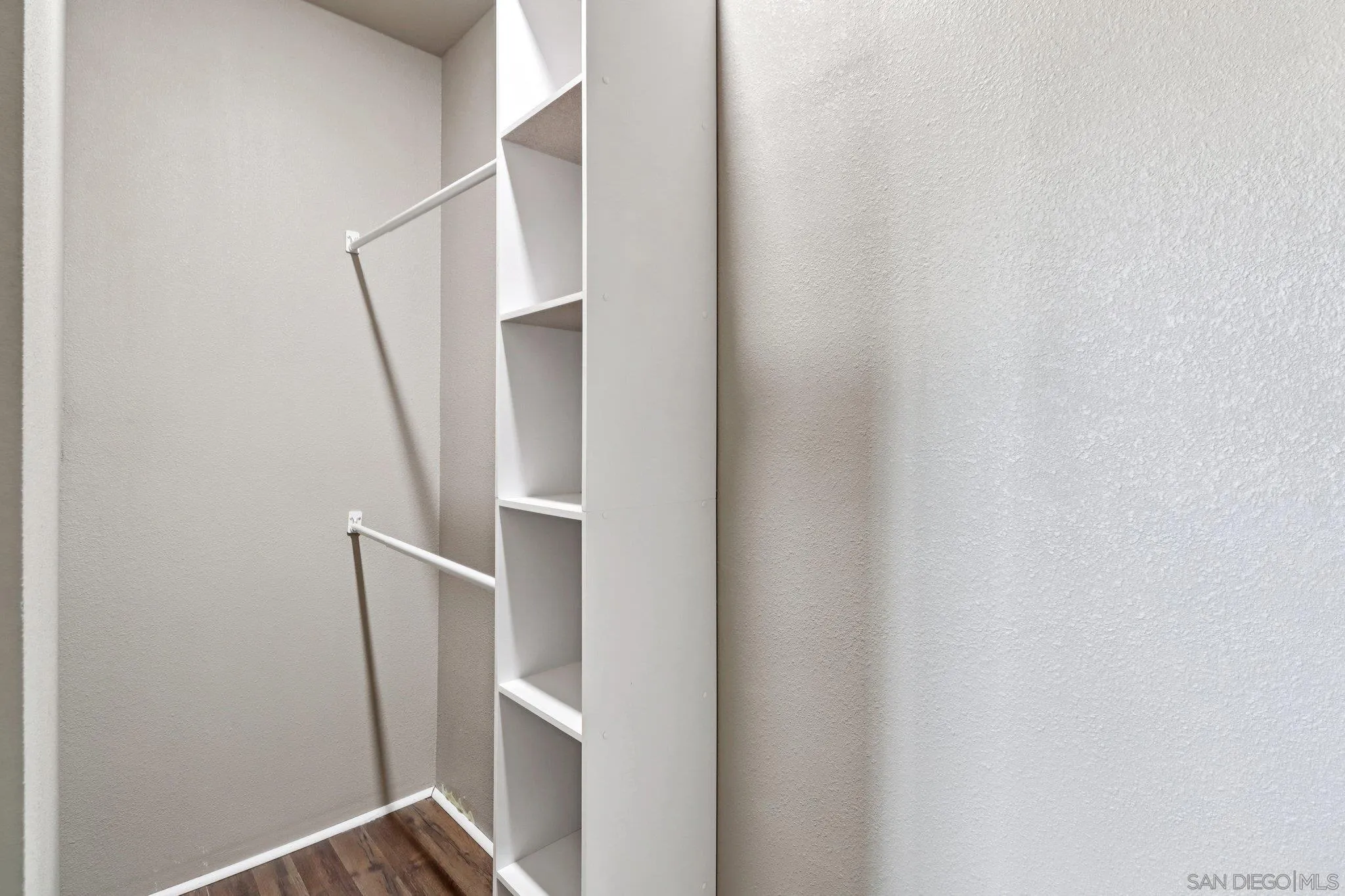 https://cdn.realtyfeed.com/cdn/127/260021685/2ed9ba7c2b3b269048ff42cee616e021.webp