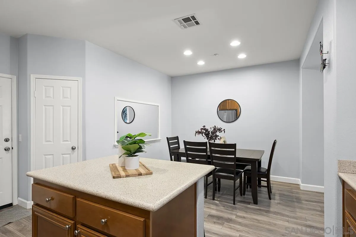 https://cdn.realtyfeed.com/cdn/127/260021689/cfb5b3a35d4877c5c243941816a816b0.webp