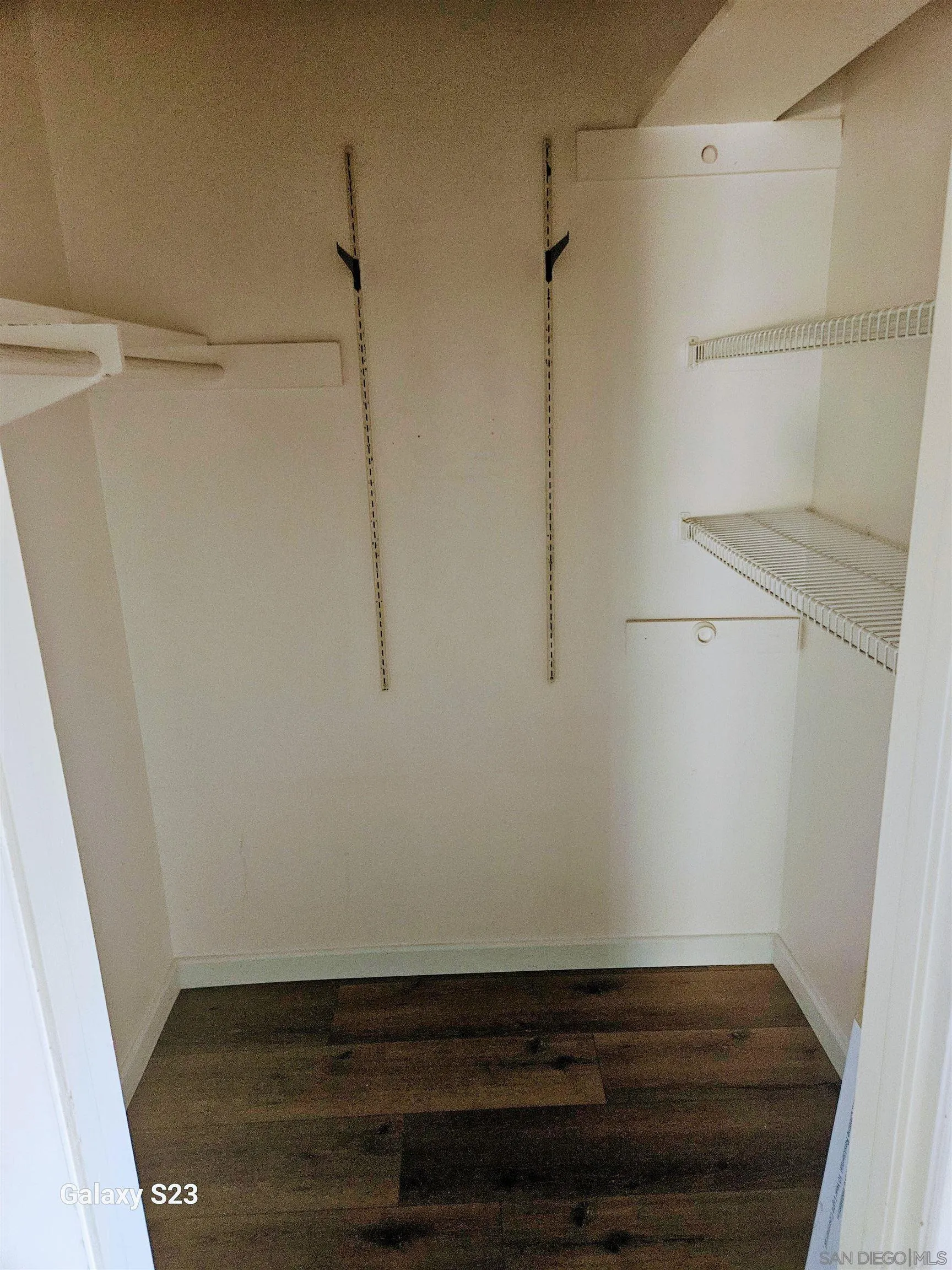 https://cdn.realtyfeed.com/cdn/127/260021695/7bcf98ff1241bac6763c34f841fdd87c.webp