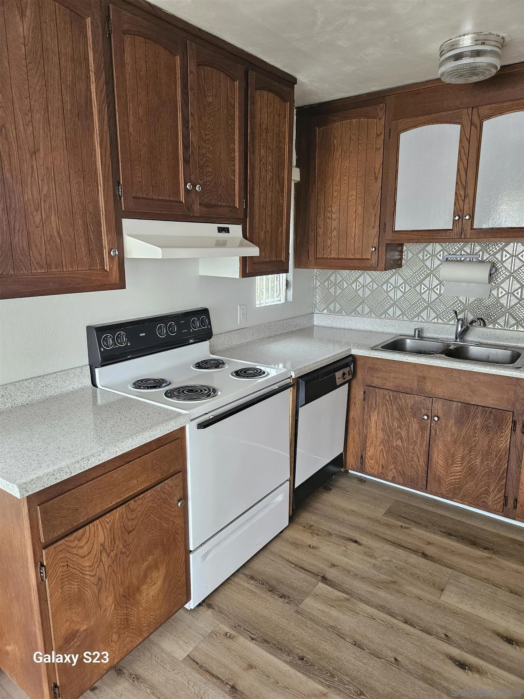 https://cdn.realtyfeed.com/cdn/127/260021695/e3c517ad306fd068c00c59ca121bdf63.webp