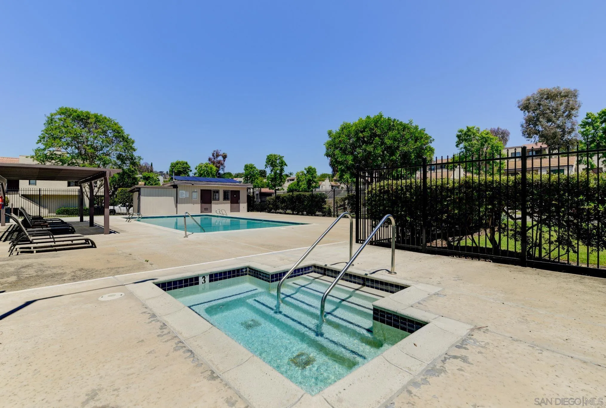 https://cdn.realtyfeed.com/cdn/127/260021696/09da3979b1c33500f36b7d205483fcff.webp