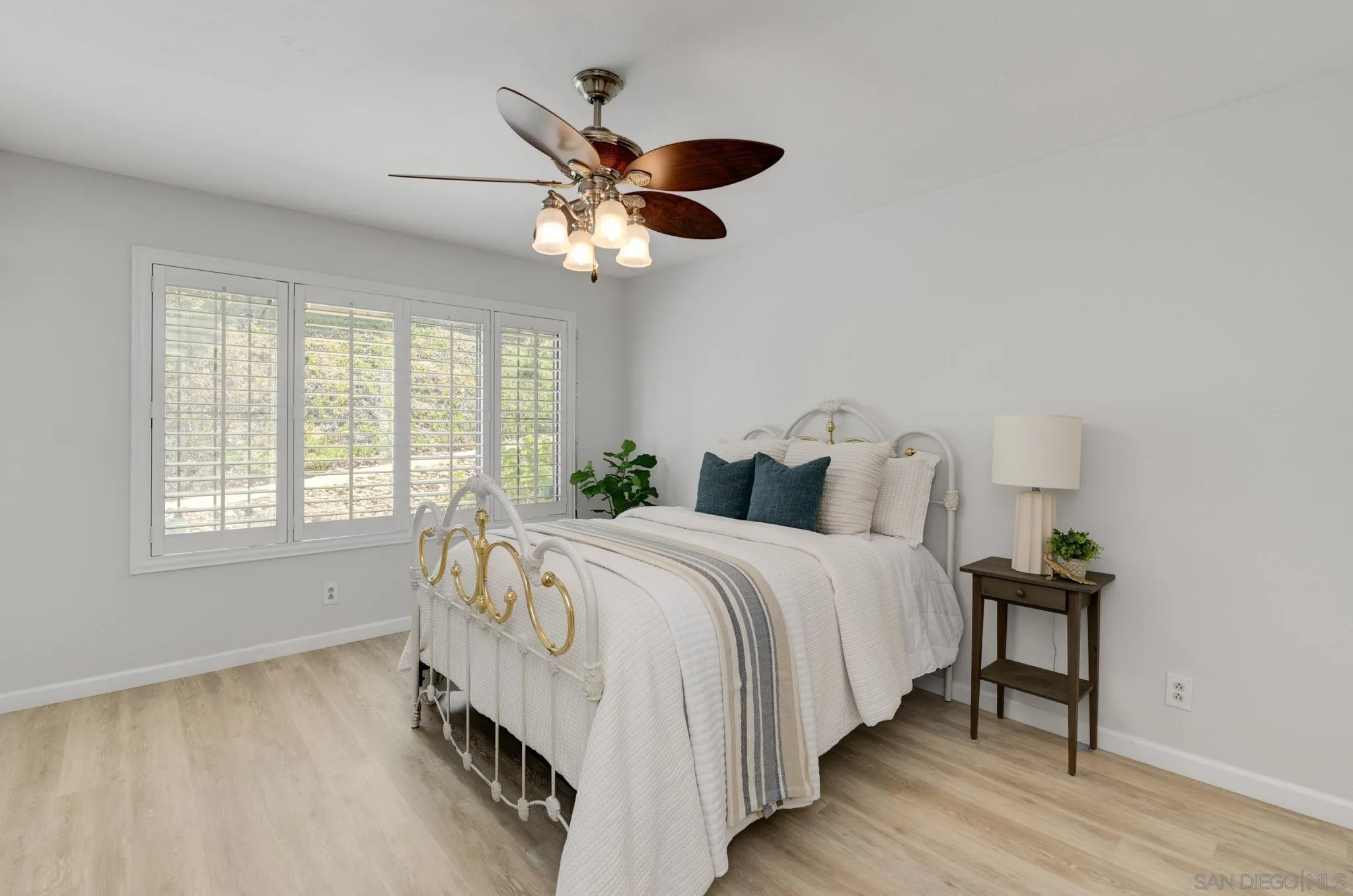 https://cdn.realtyfeed.com/cdn/127/260021696/976c75cf0c094f3d8c50882ba946674a.webp